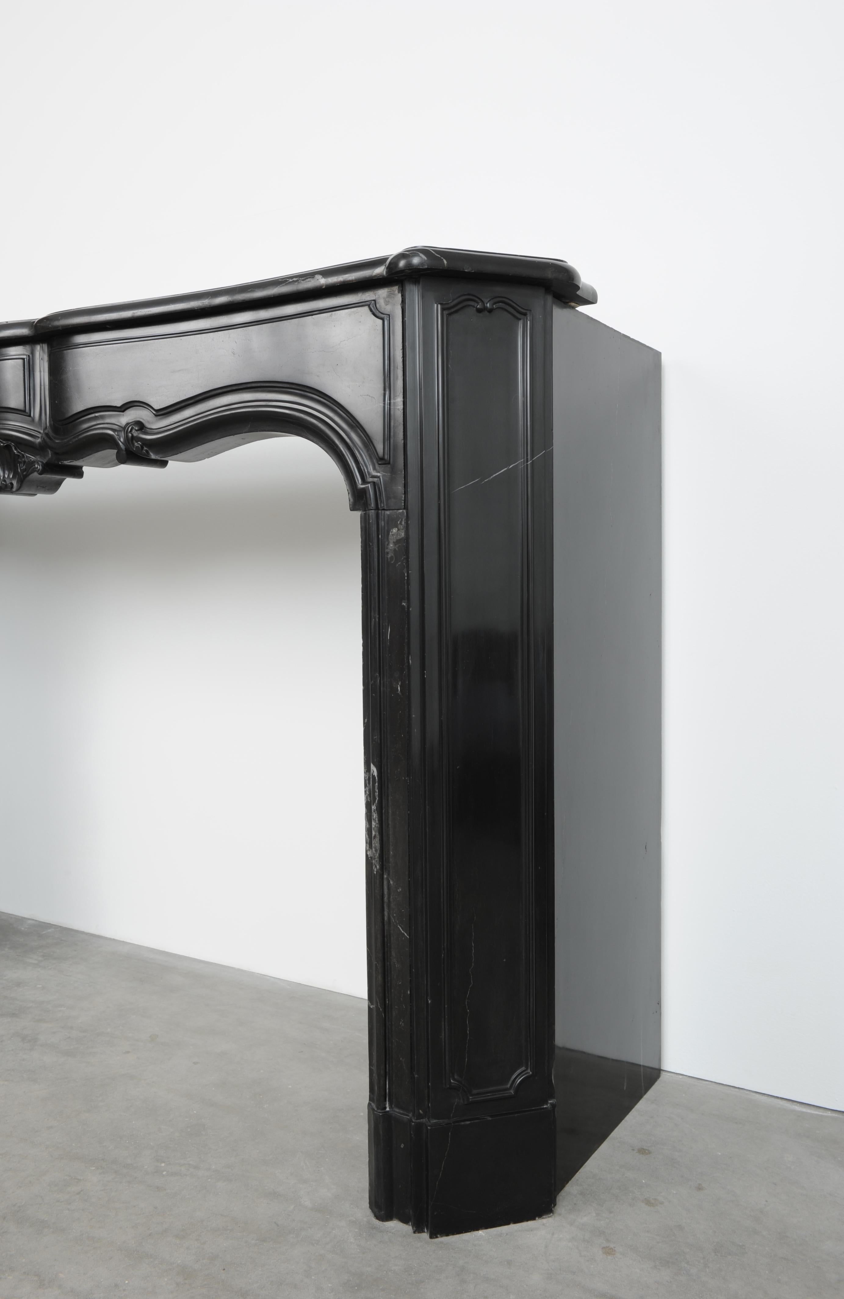 Repisa de chimenea Luis XV holandesa, ca. 1760 Tallado en venta