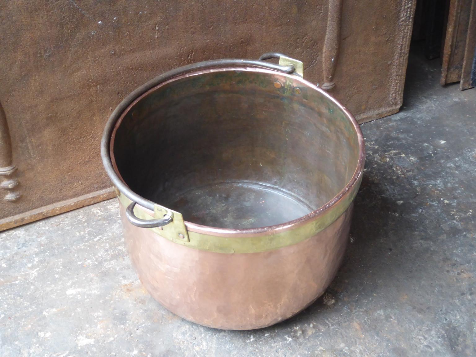 18th Century and Earlier Dutch Louis XV Log Basket, 18th Century, Polished Copper and Brass