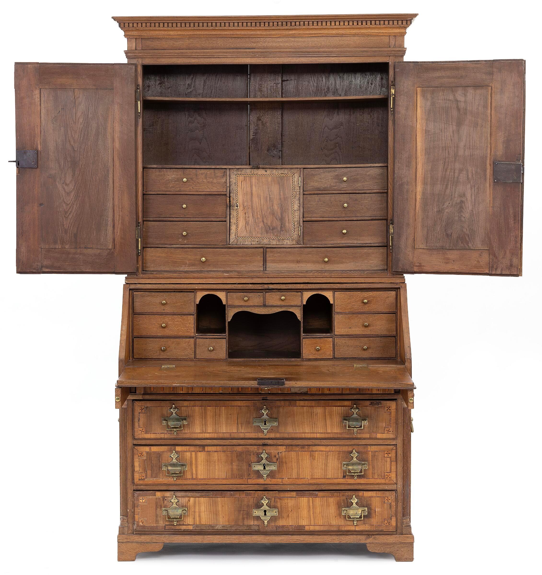Dutch Louis XVI oak chatol with walnut panels - 18th century (Louis XVI.) im Angebot