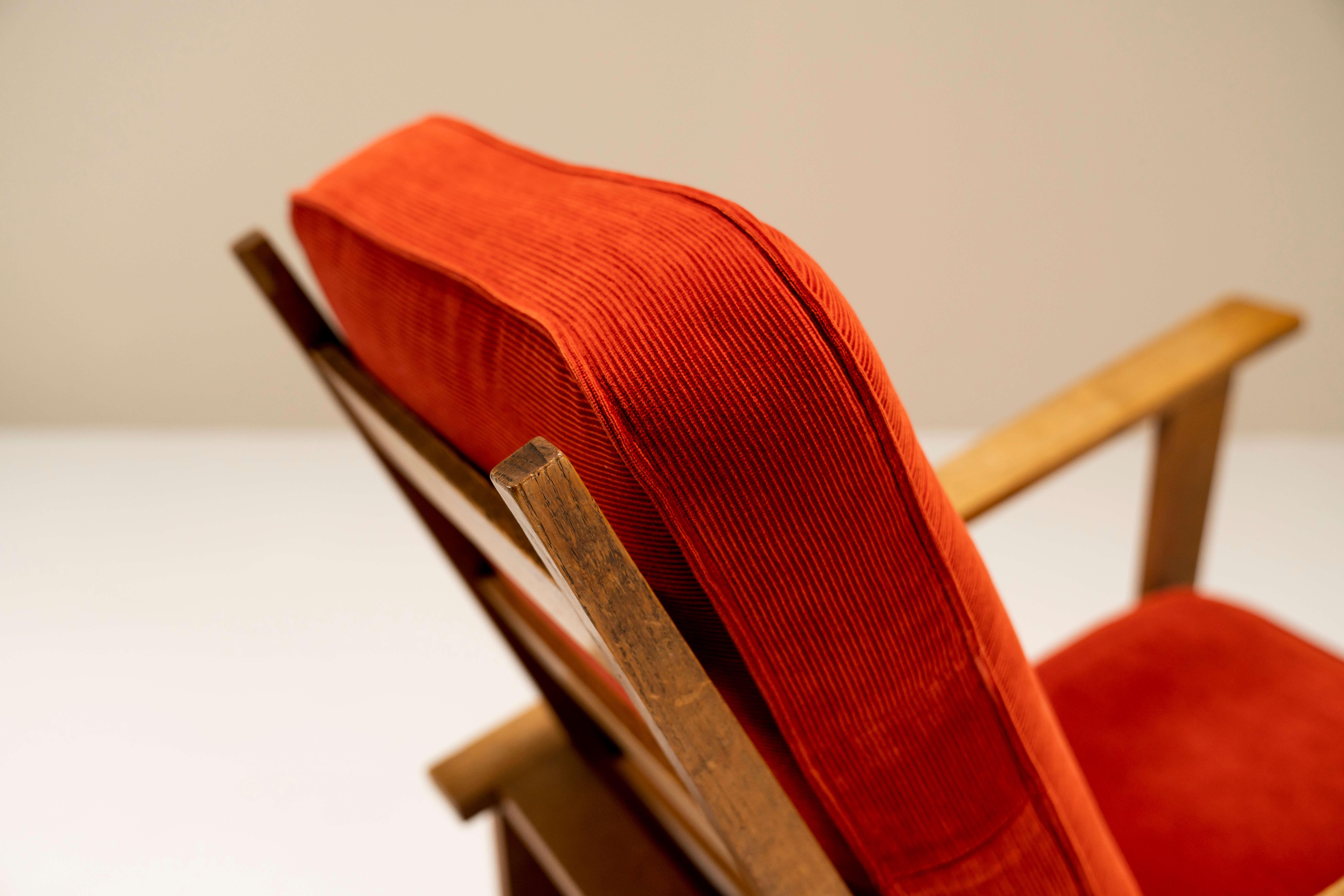 Dutch Lounge Chairs in Beech and Vermillion Upholstery Attr. to Groenekan 1950s For Sale 8