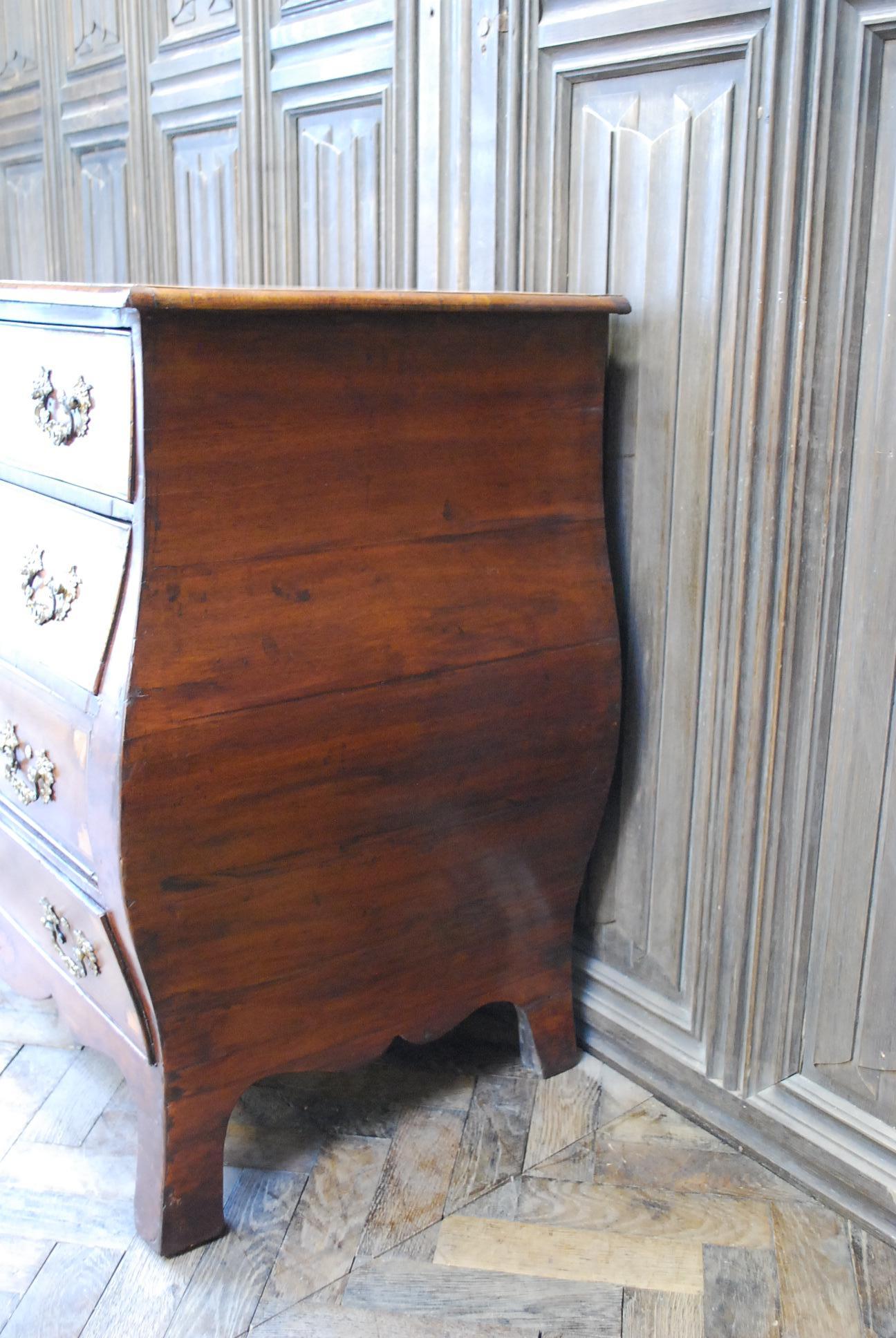 Dutch mahogany bombe commode / chest of drawers In Good Condition In Cheltenham, GB
