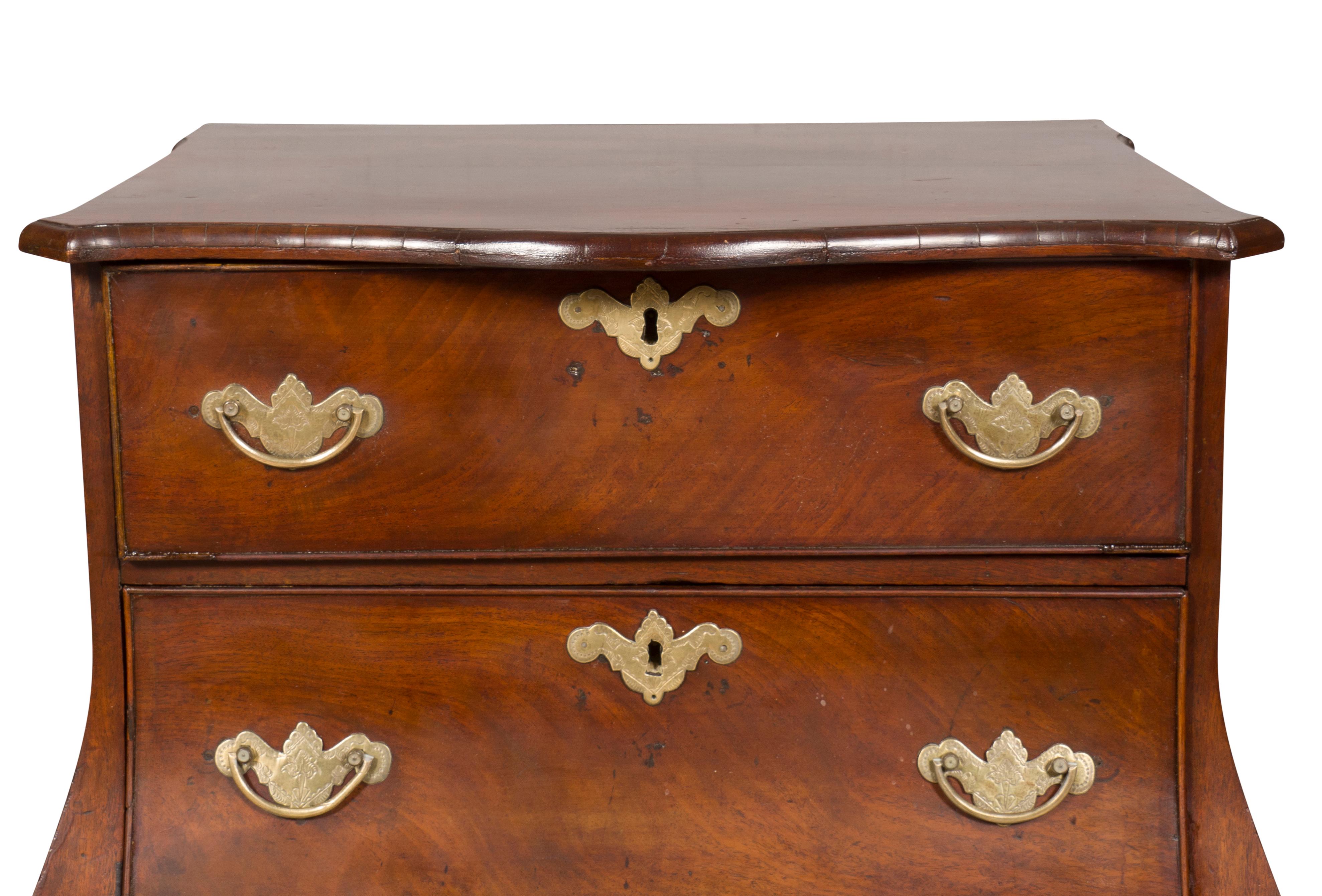 Dutch Mahogany Bombe Petit Chest of Drawers For Sale 5
