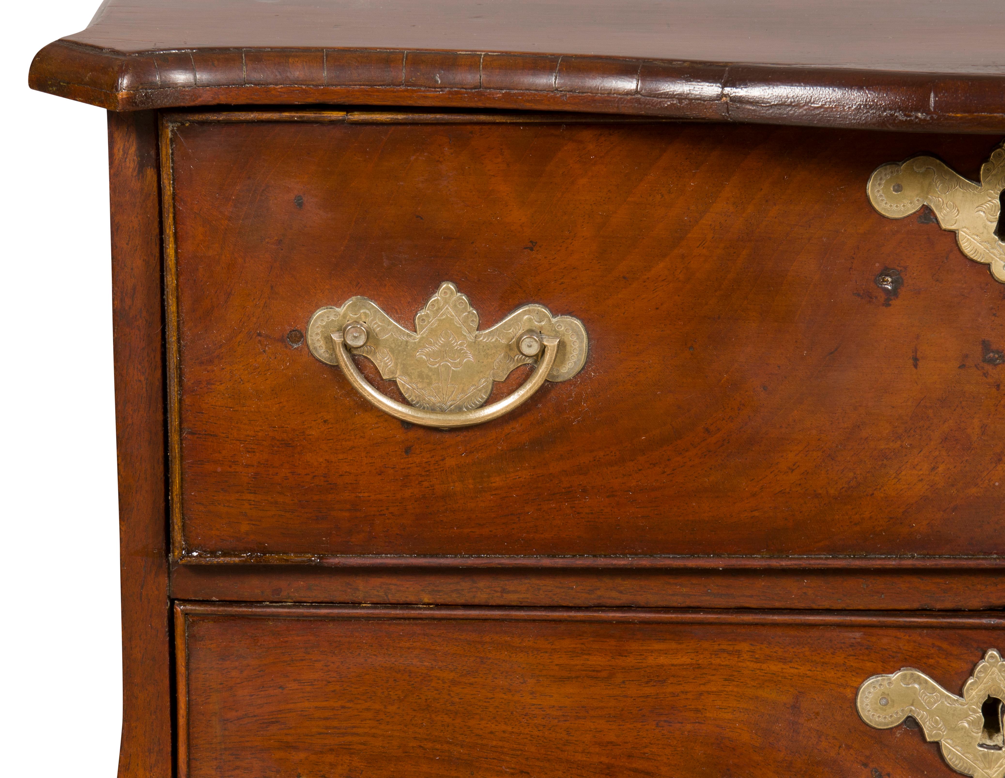 Dutch Mahogany Bombe Petit Chest of Drawers For Sale 7