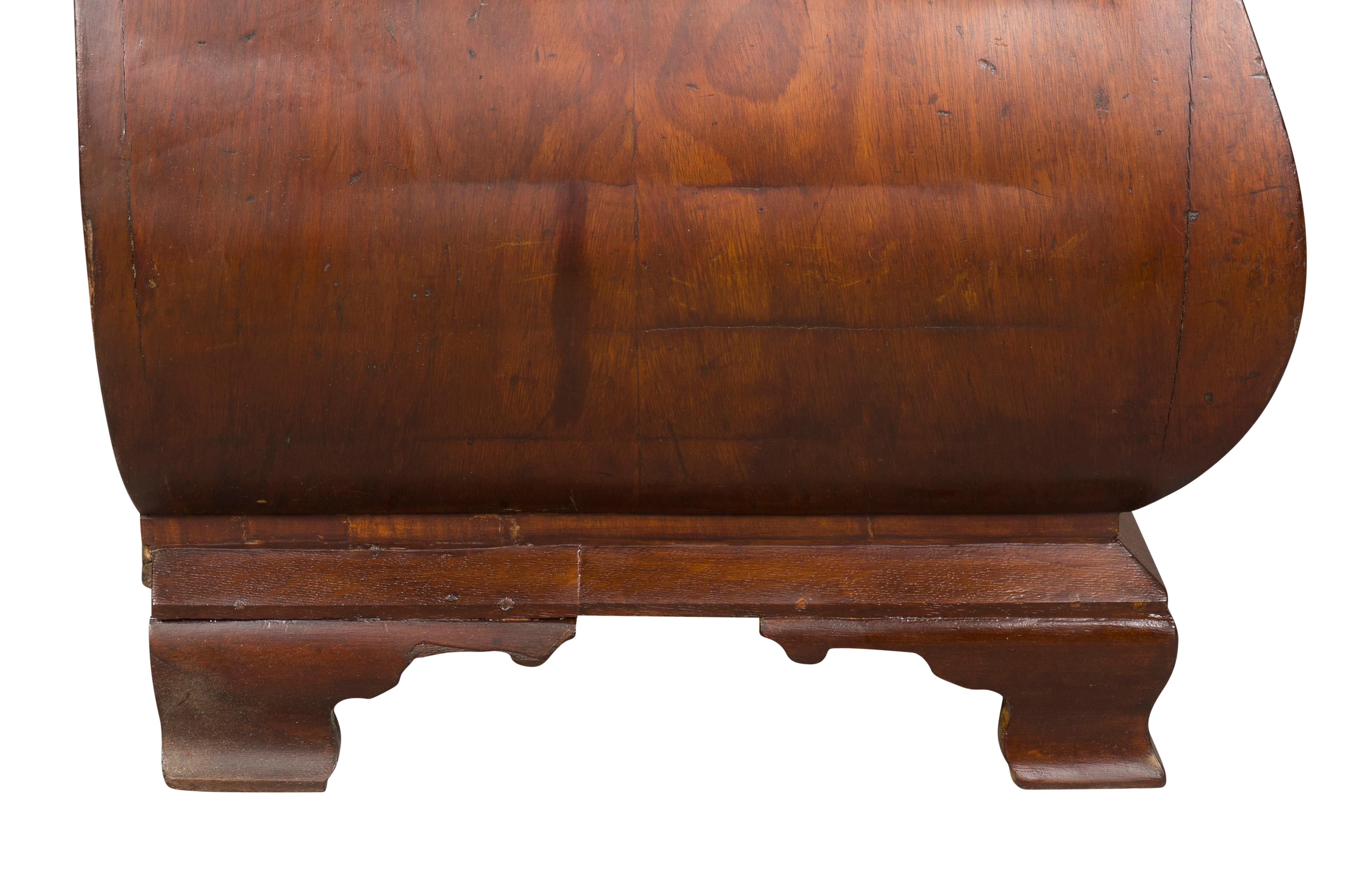 Dutch Mahogany Bombe Petit Chest of Drawers For Sale 10