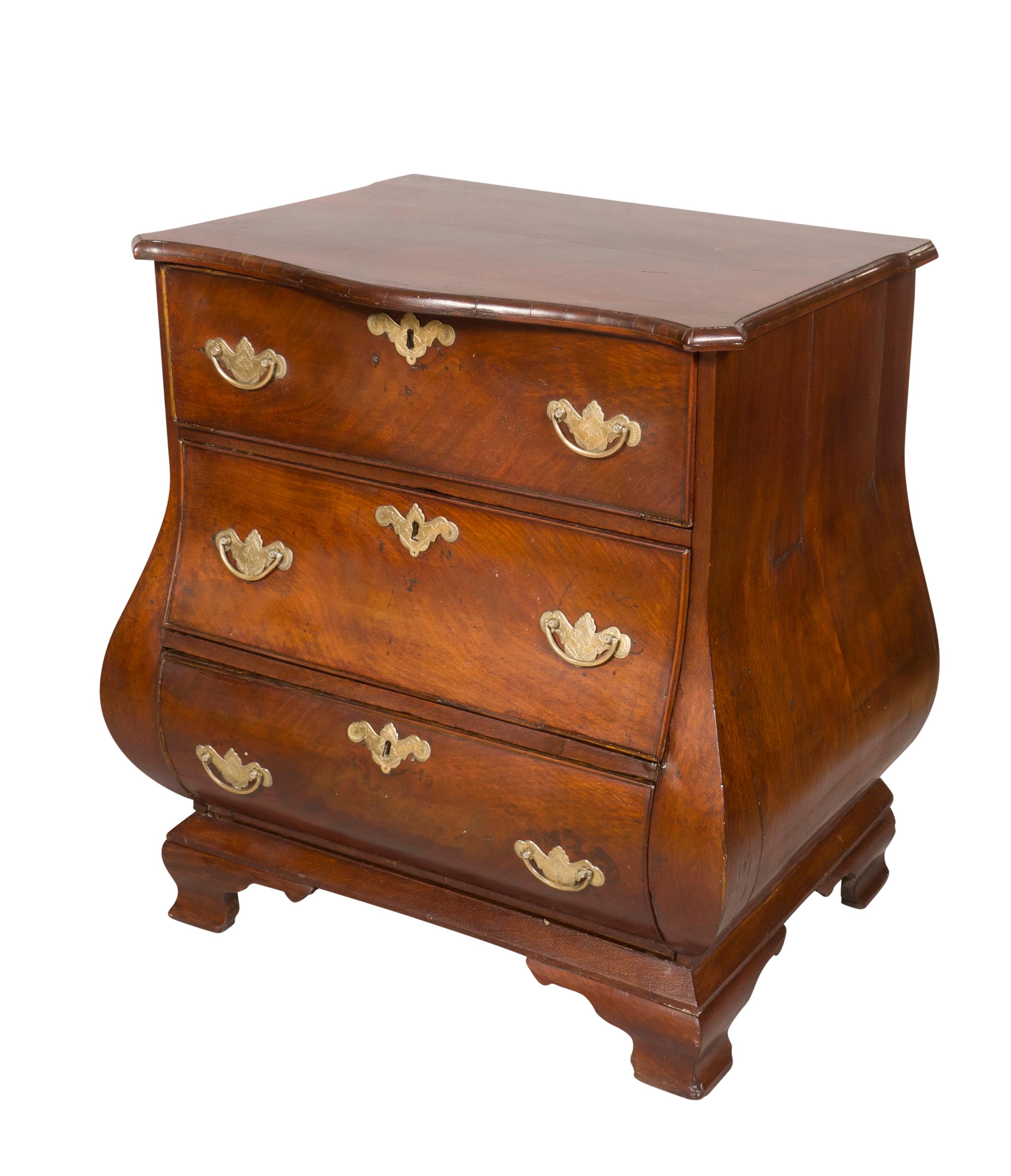 Dutch Mahogany Bombe Petit Chest of Drawers For Sale 1