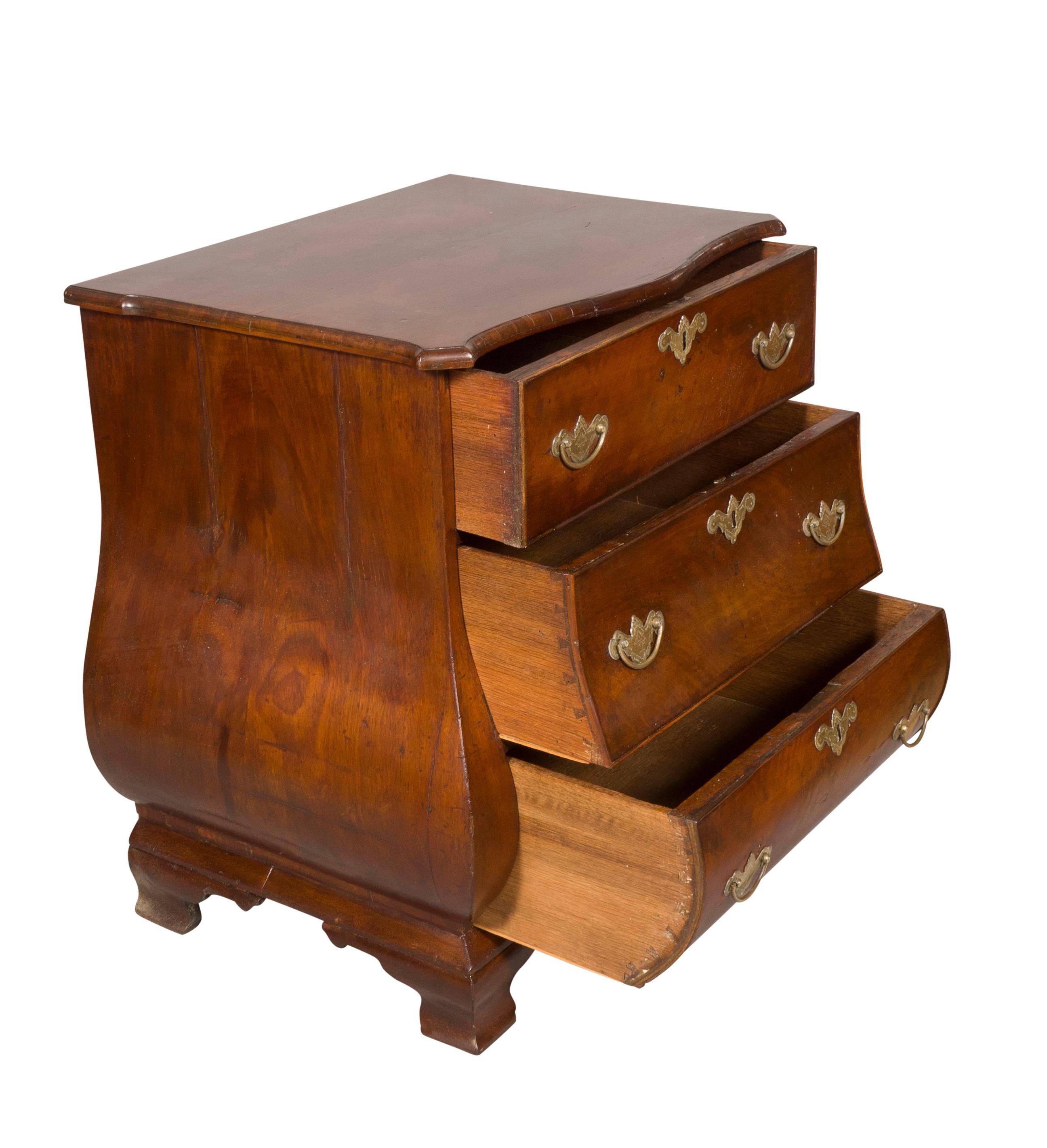 Dutch Mahogany Bombe Petit Chest of Drawers For Sale 3
