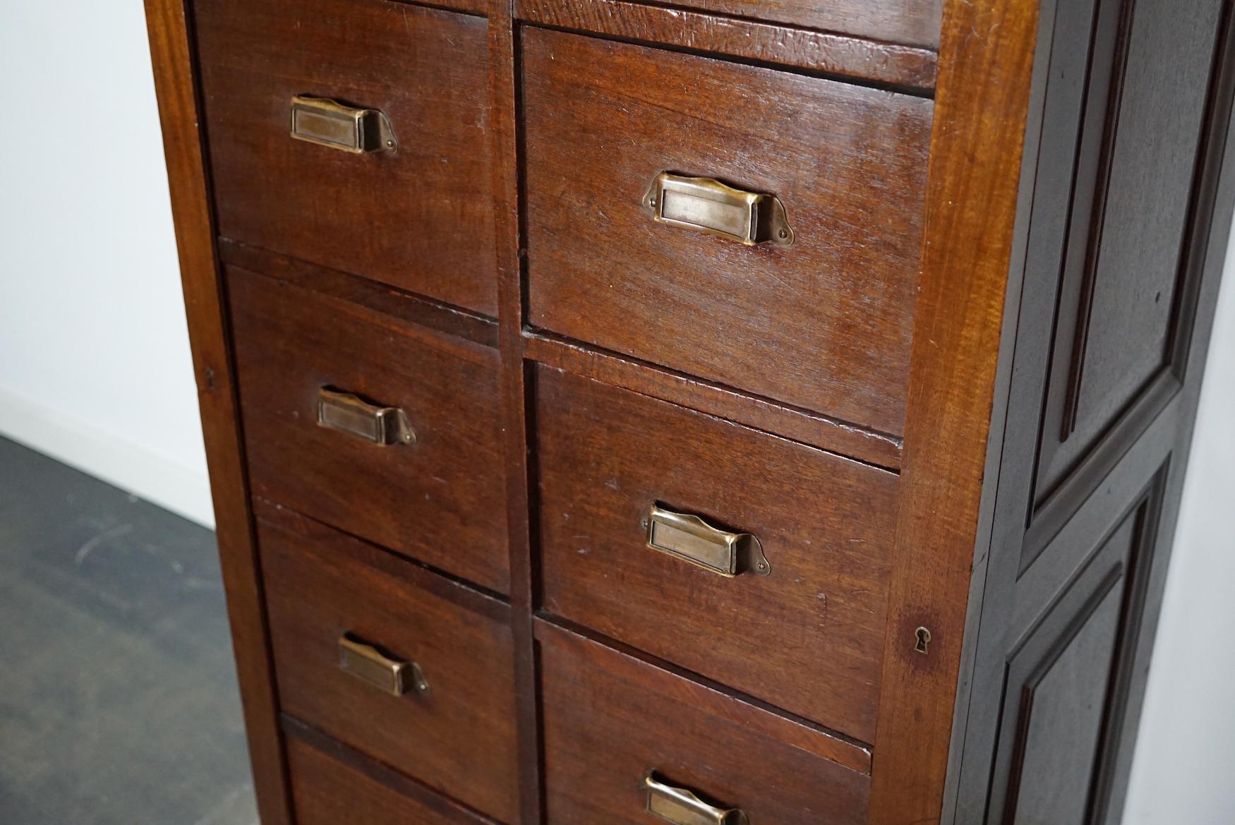 Dutch Mahogany Filing Cabinet or Bank of Drawers, 1930s In Good Condition For Sale In Nijmegen, NL