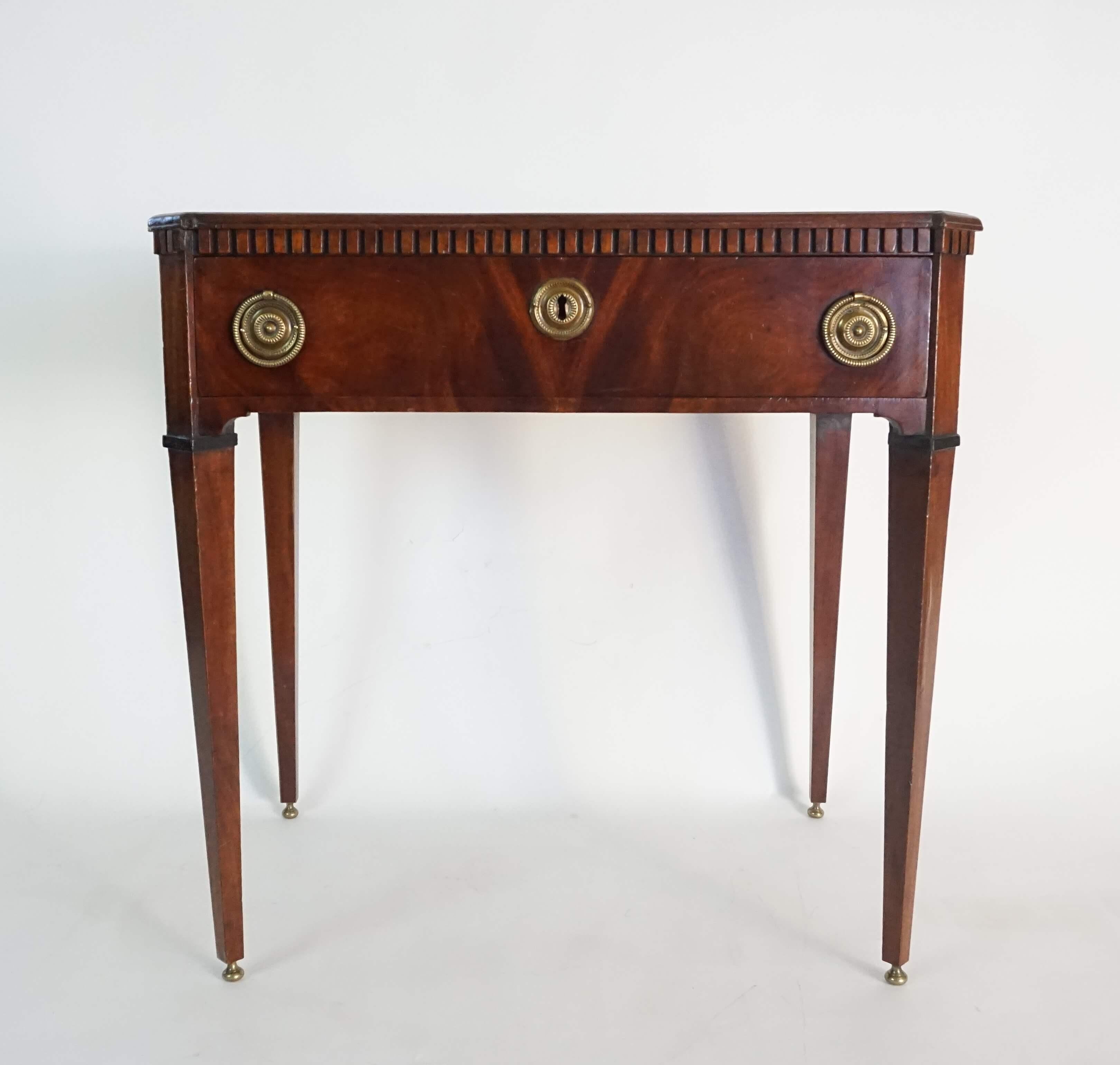 Dutch Mahogany Side Table, circa 1810 In Good Condition In Kinderhook, NY