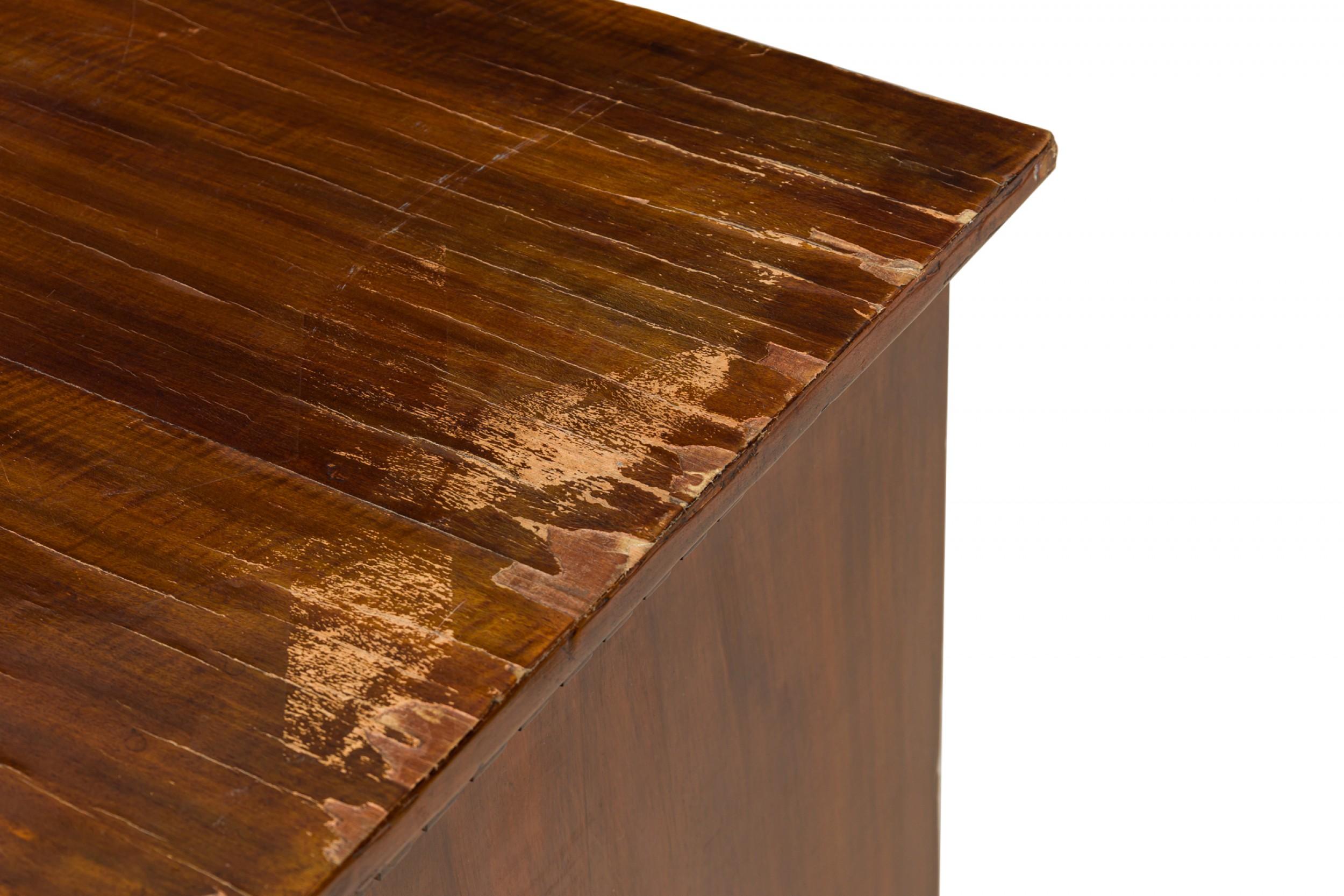 Credenza / Aparador Holandés de Chapa de Caoba Tallada Decorativamente en venta 1