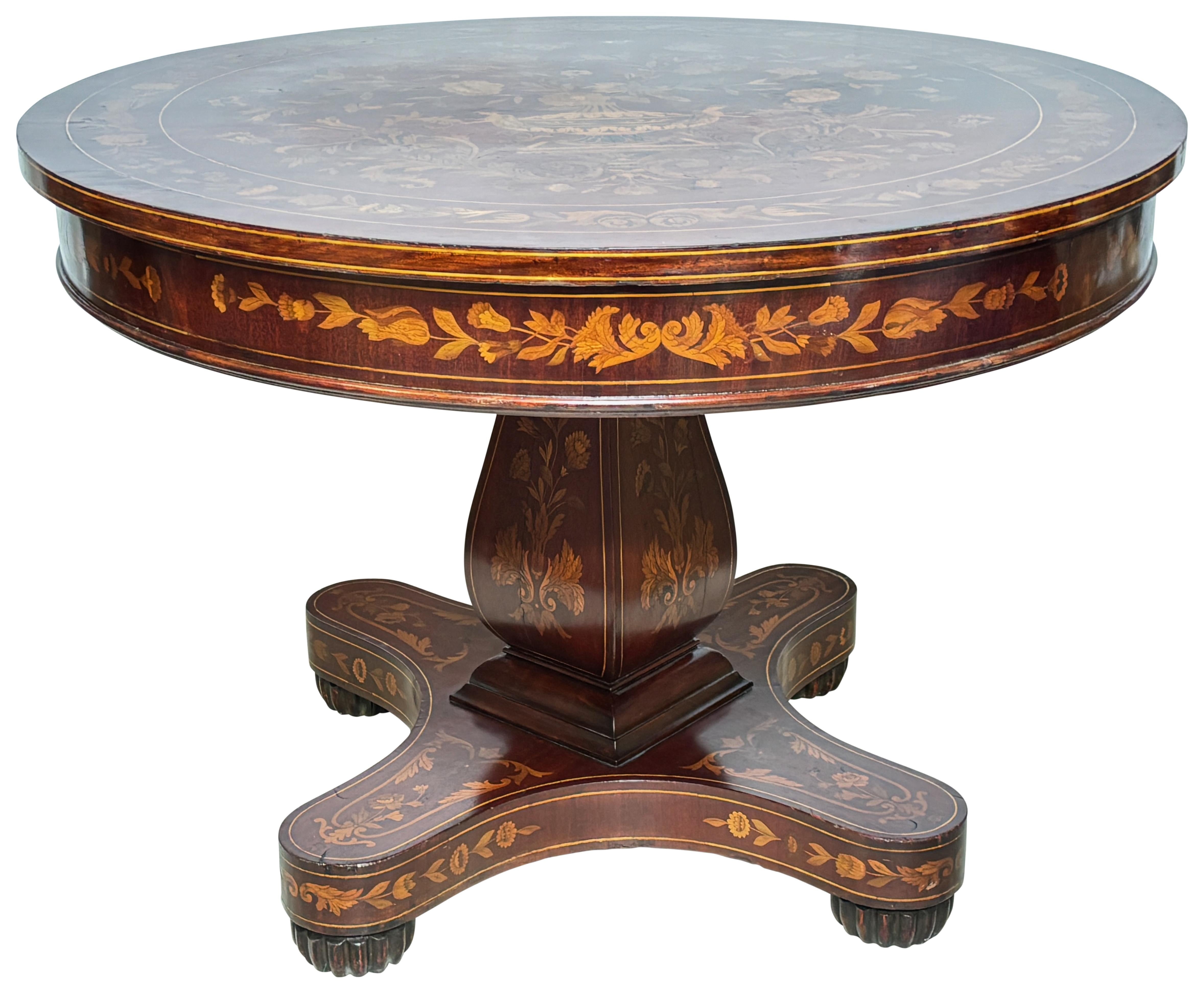 Autre Table centrale en marqueterie hollandaise en vente