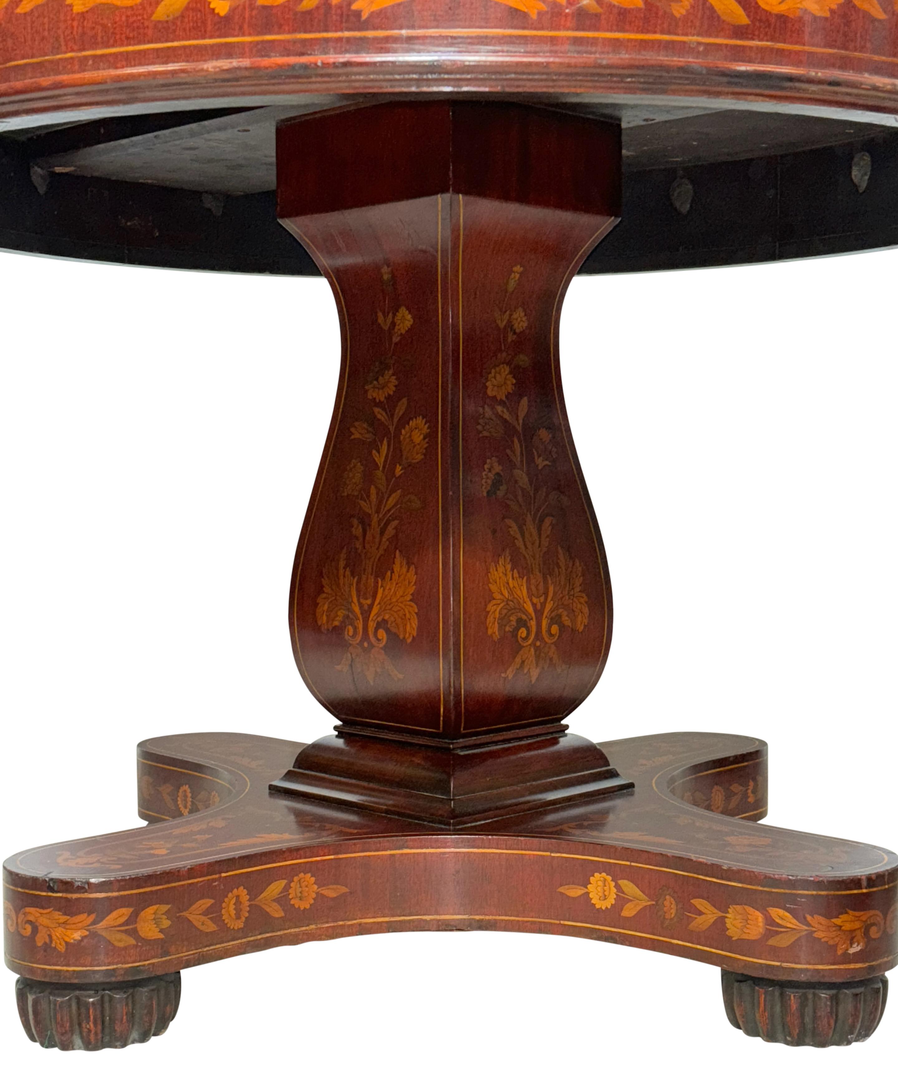 20ième siècle Table centrale en marqueterie hollandaise en vente