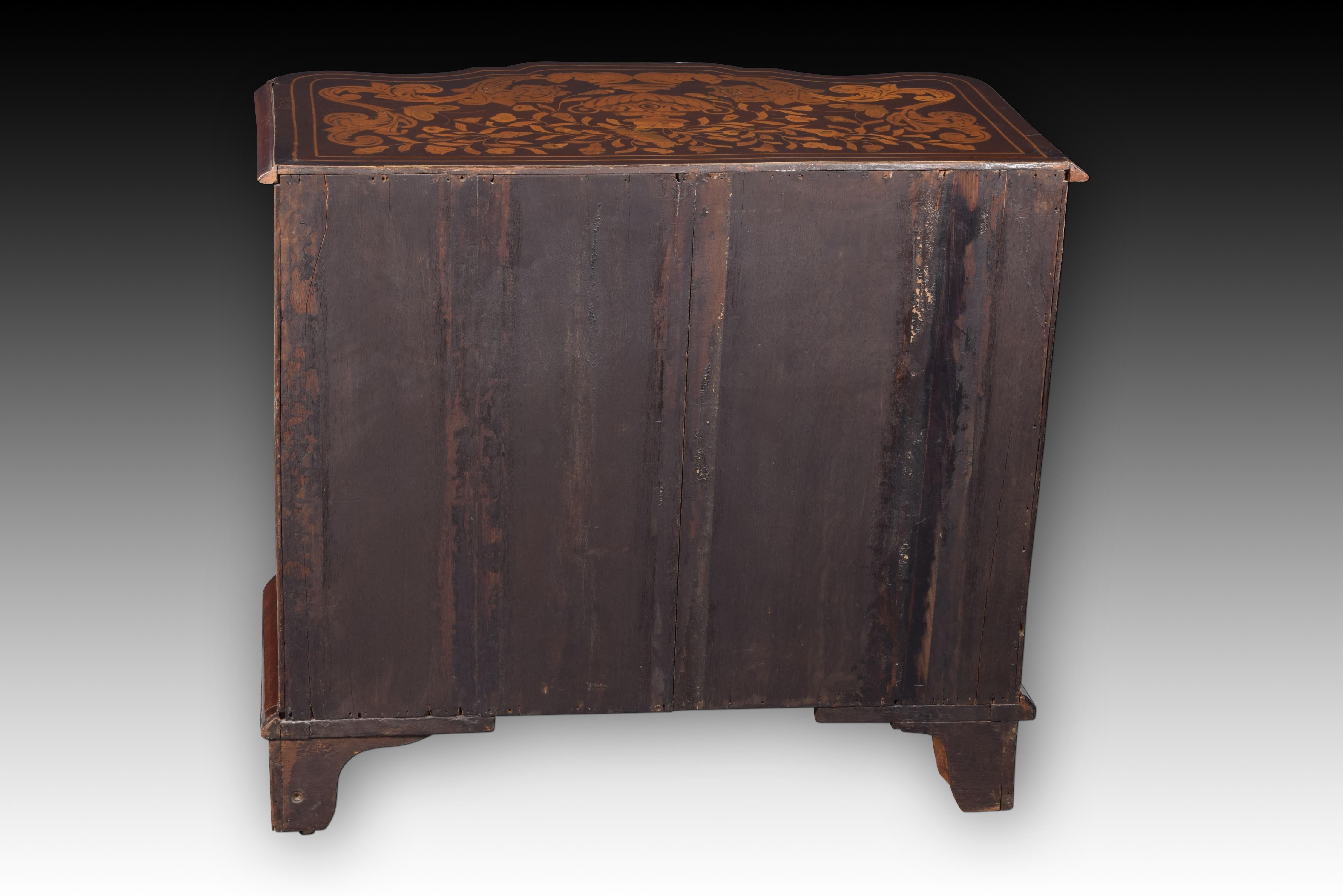 Dutch Marquetry Chest of Drawers or Commode, 18th Century For Sale 3