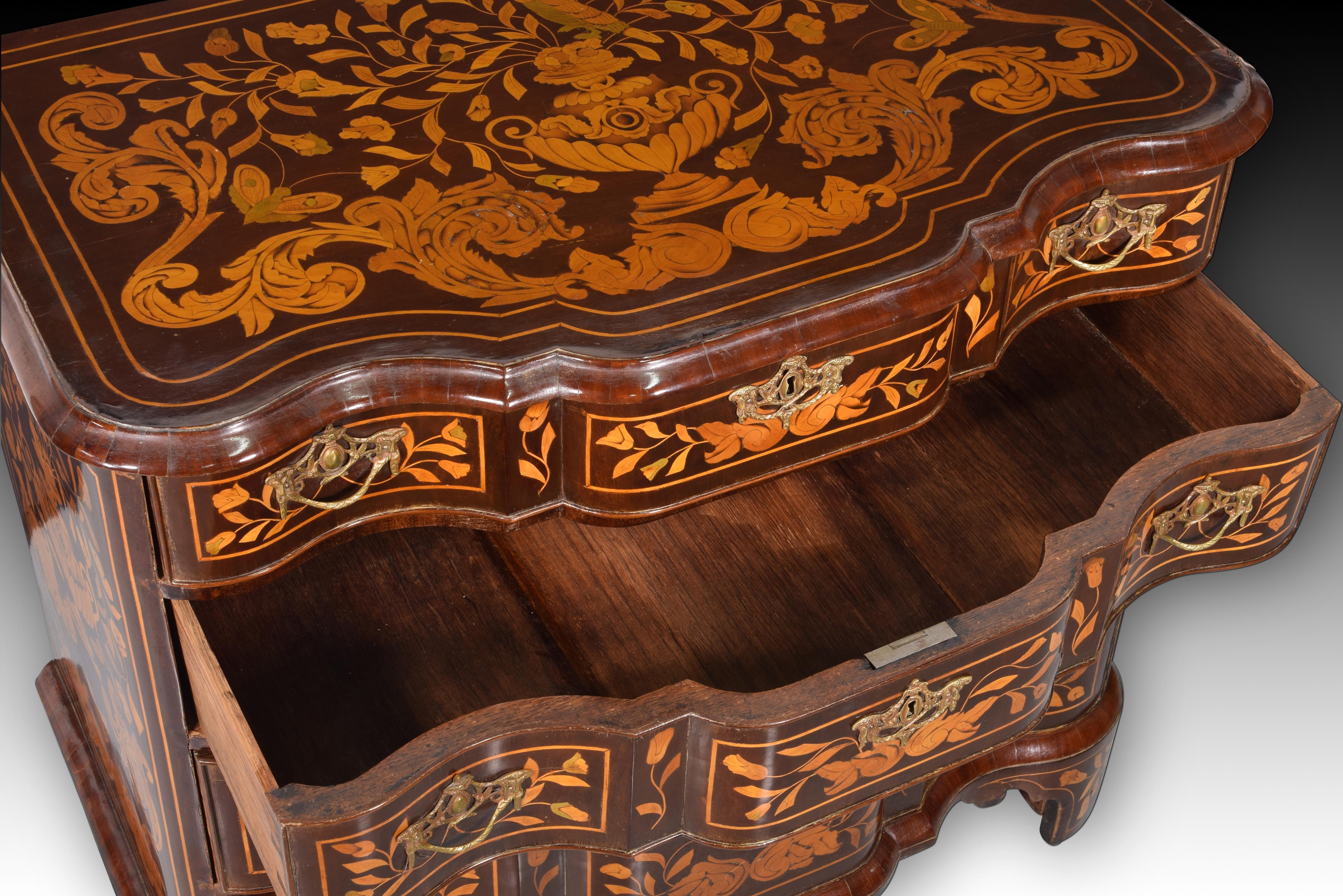 18th Century and Earlier Dutch Marquetry Chest of Drawers or Commode, 18th Century For Sale