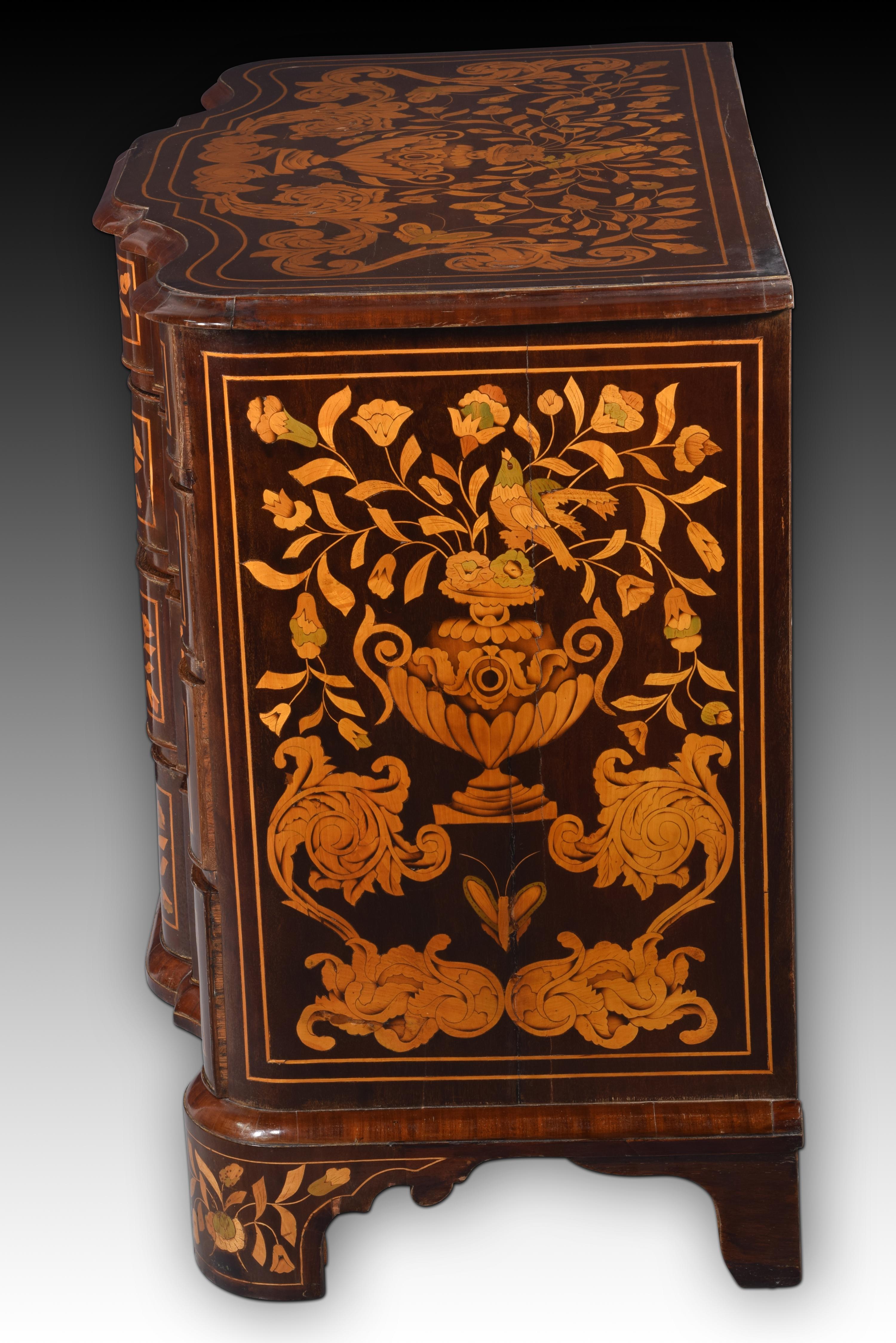 Dutch Marquetry Chest of Drawers or Commode, 18th Century For Sale 1