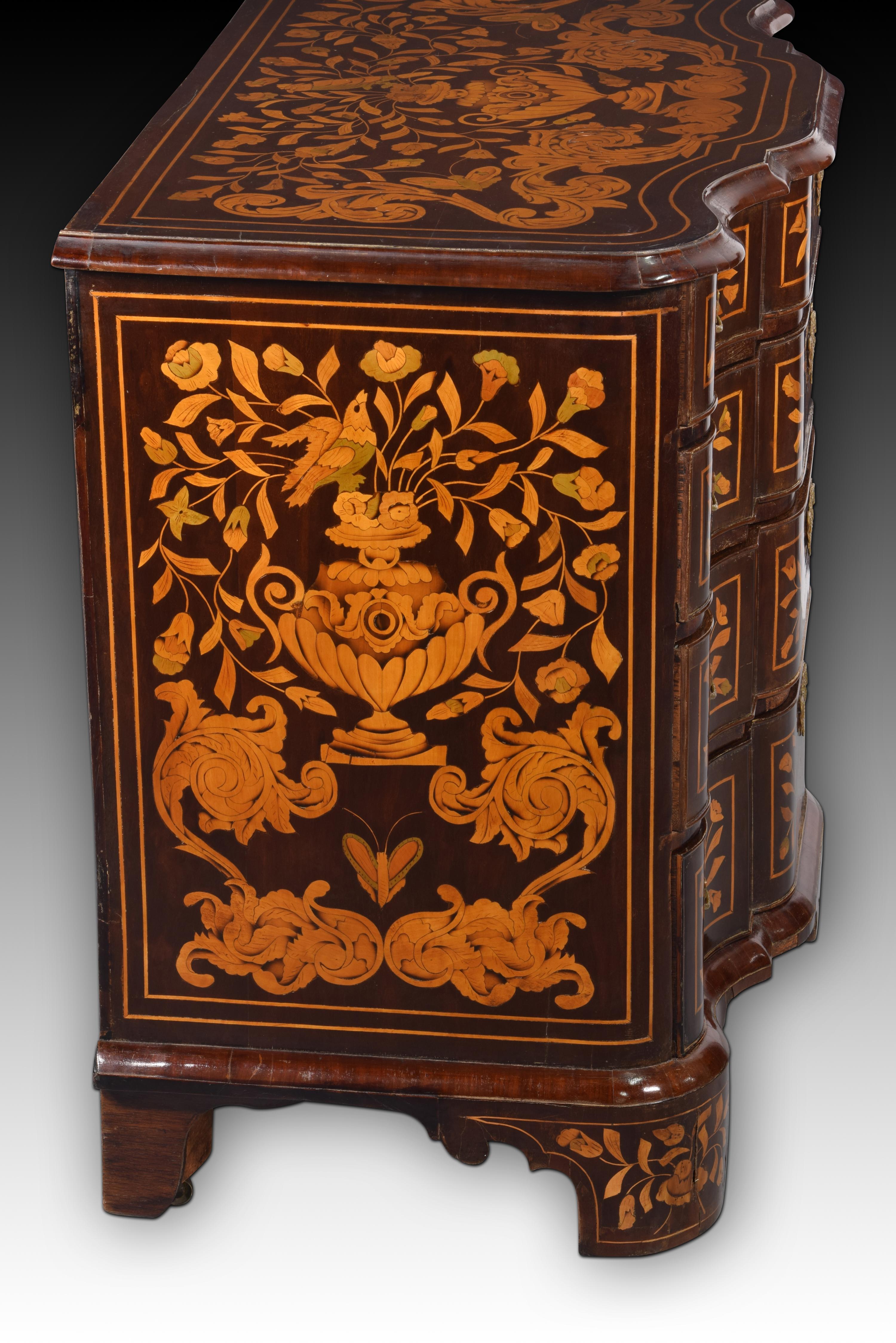 Dutch Marquetry Chest of Drawers or Commode, 18th Century For Sale 2