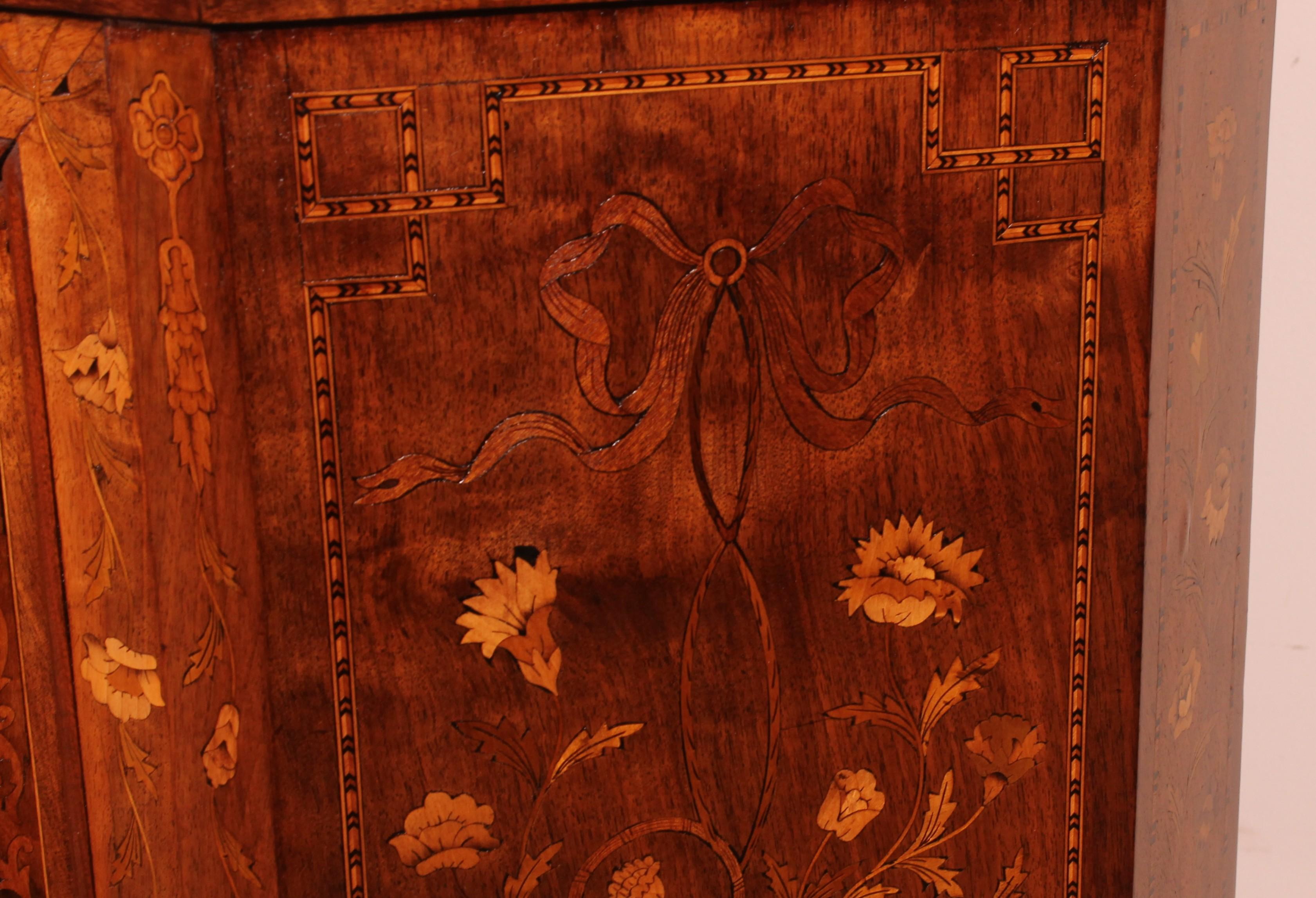 Niederländisches Intarsienkabinett CIRCA 1800 (Walnuss) im Angebot