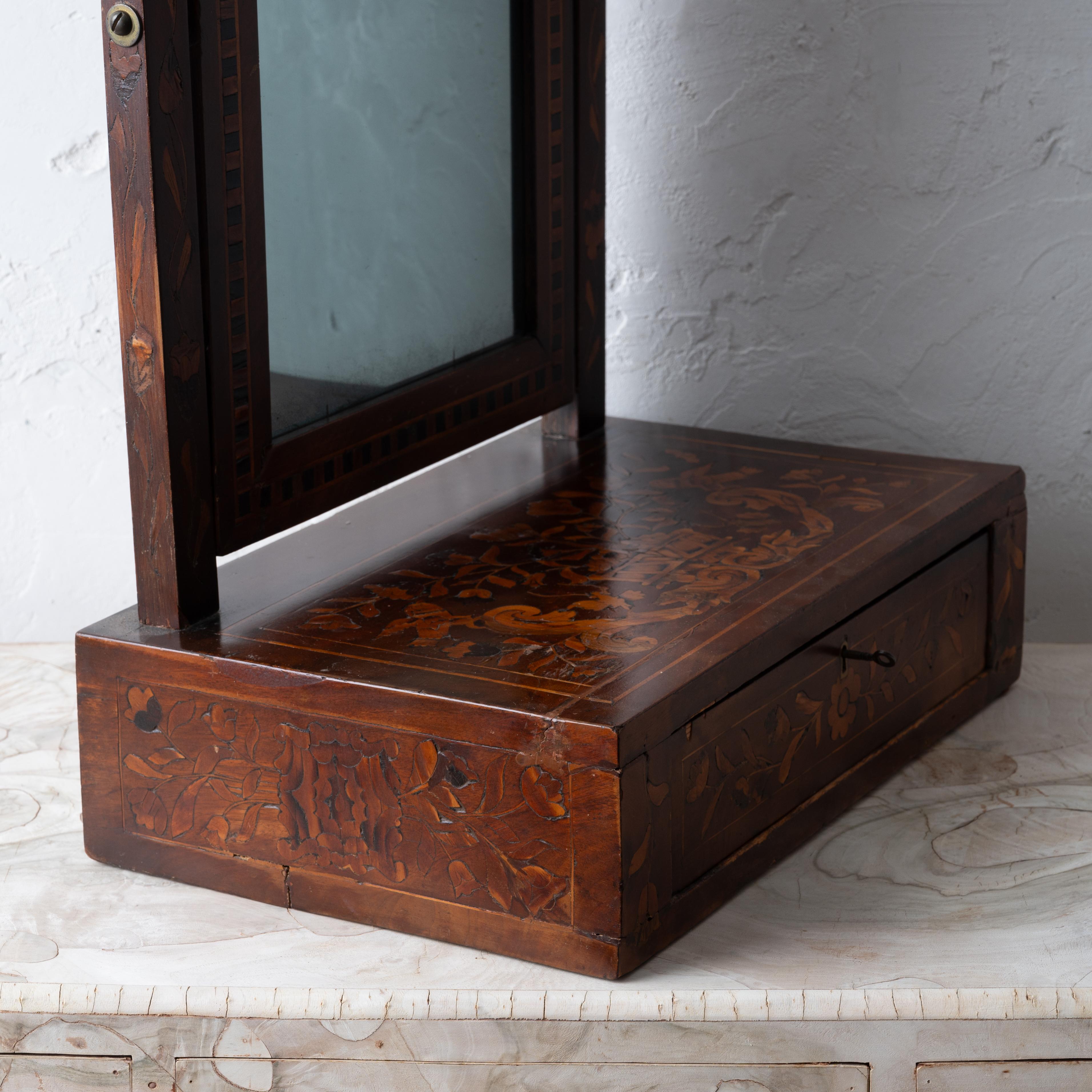 Miroir de table habillée en marqueterie hollandaise, 18e siècle en vente 6
