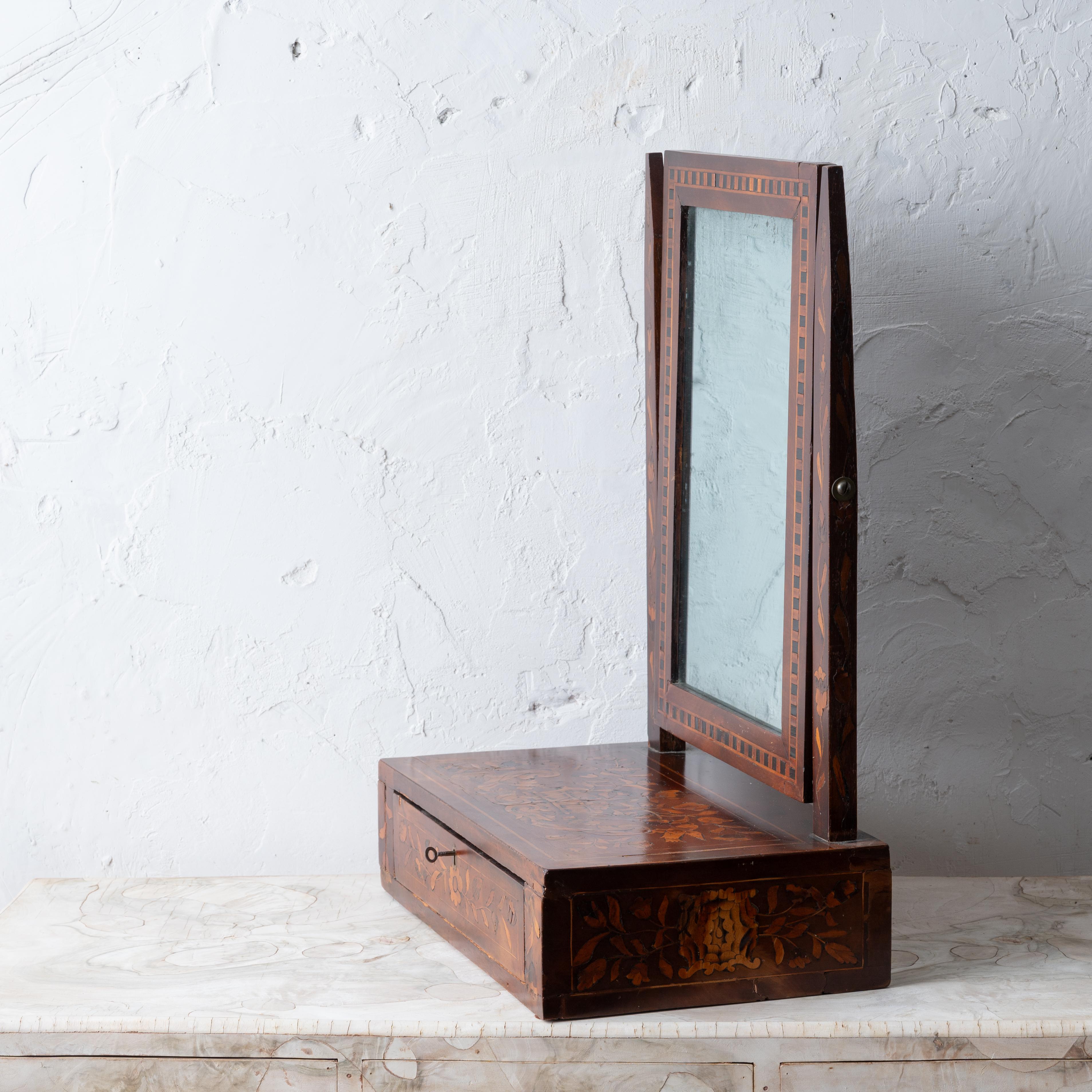 Miroir de table habillée en marqueterie hollandaise, 18e siècle Bon état - En vente à Savannah, GA