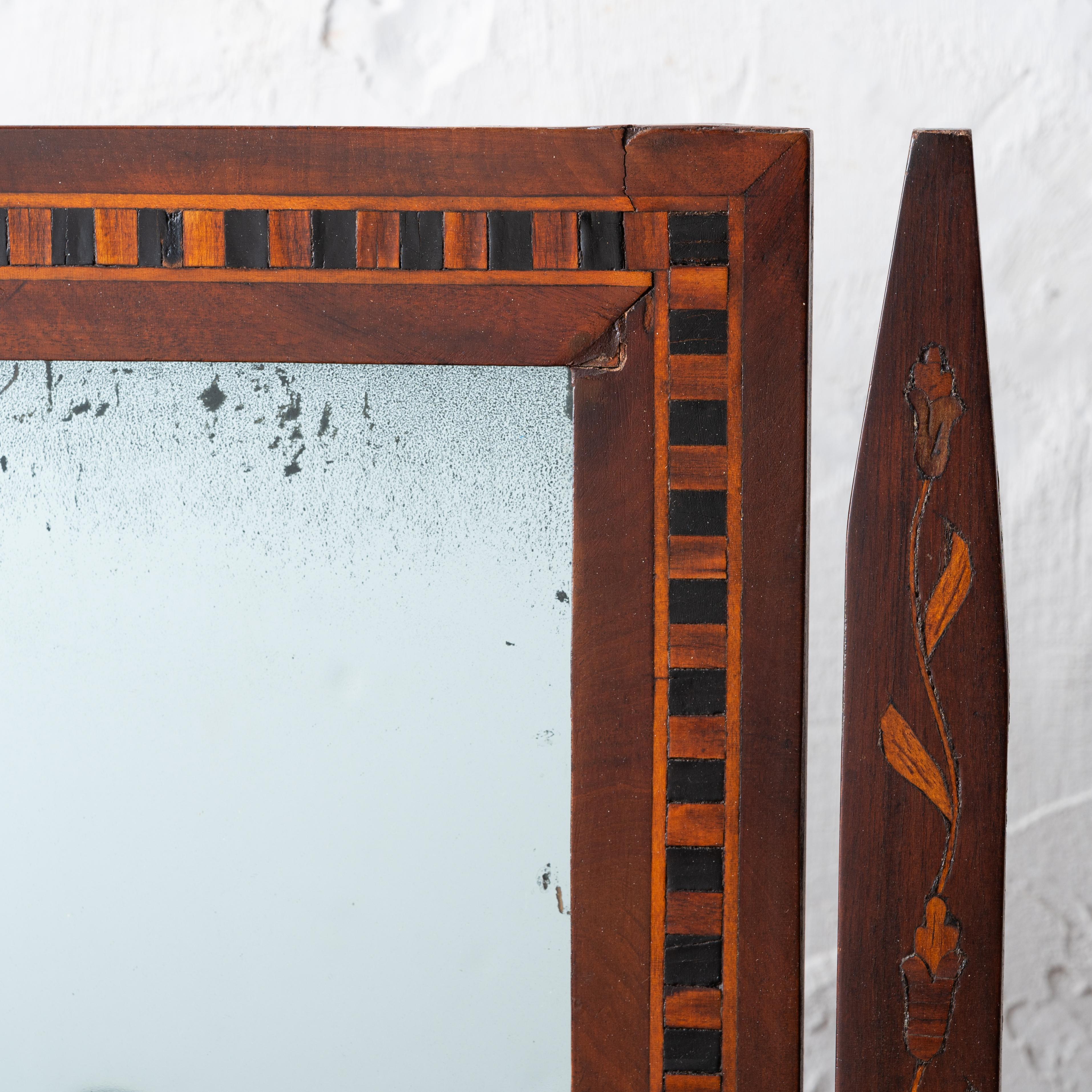 Miroir de table habillée en marqueterie hollandaise, 18e siècle en vente 3