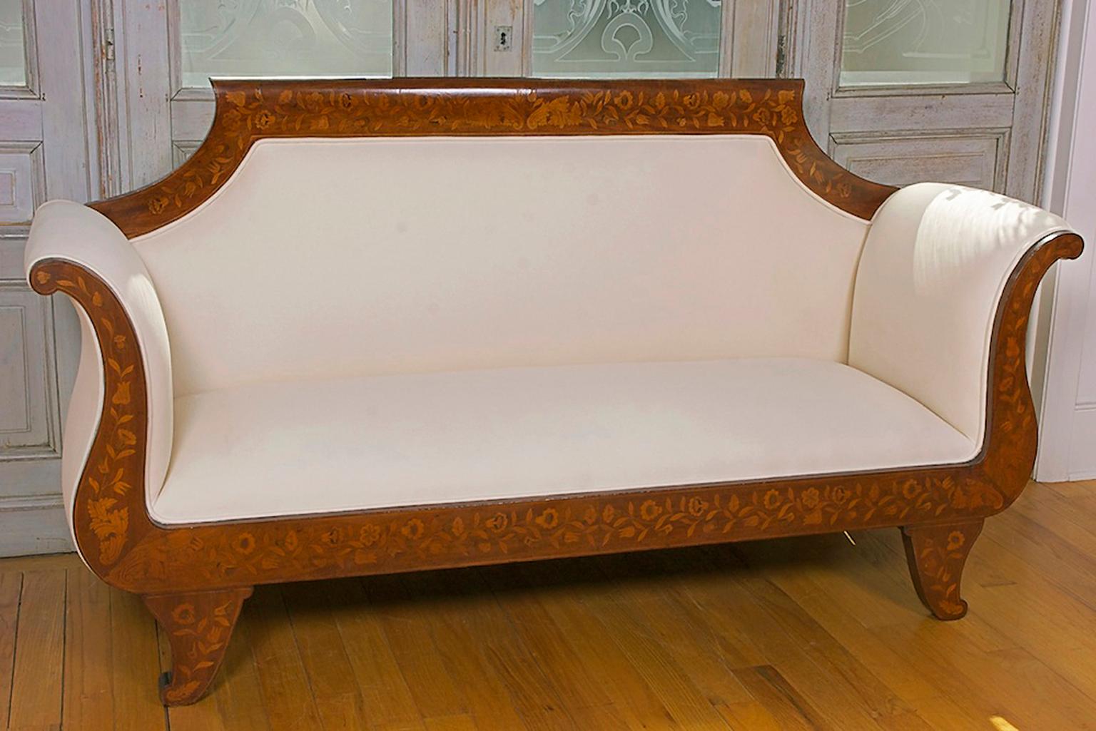 Niederländisches Empire-Sofa mit Intarsien, um 1825 im Zustand „Gut“ im Angebot in Miami, FL
