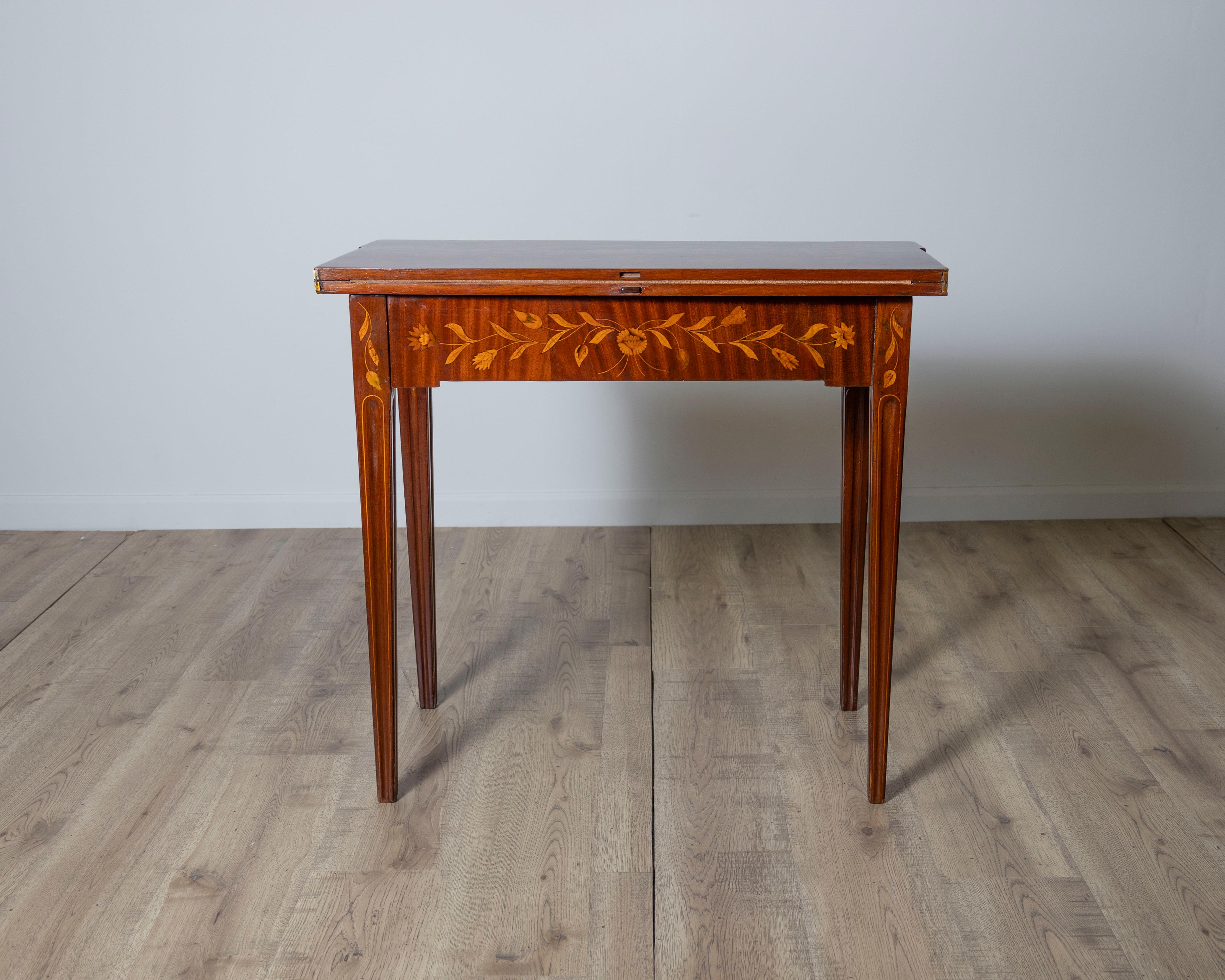 Table de jeu hollandaise en marqueterie avec intérieur en cuir, fin du XVIIIe siècle en vente 6