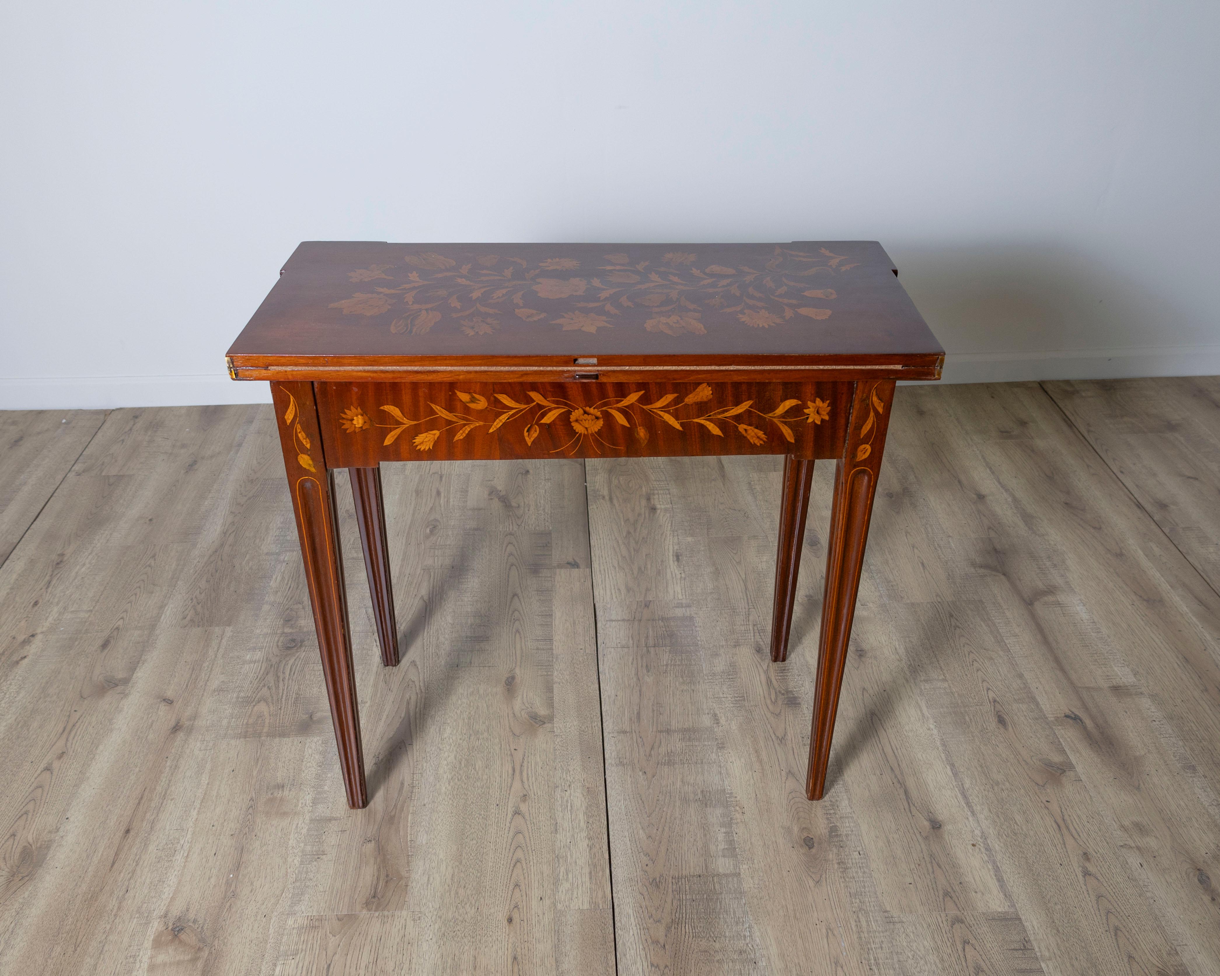 Table de jeu hollandaise en marqueterie avec intérieur en cuir, fin du XVIIIe siècle en vente 7