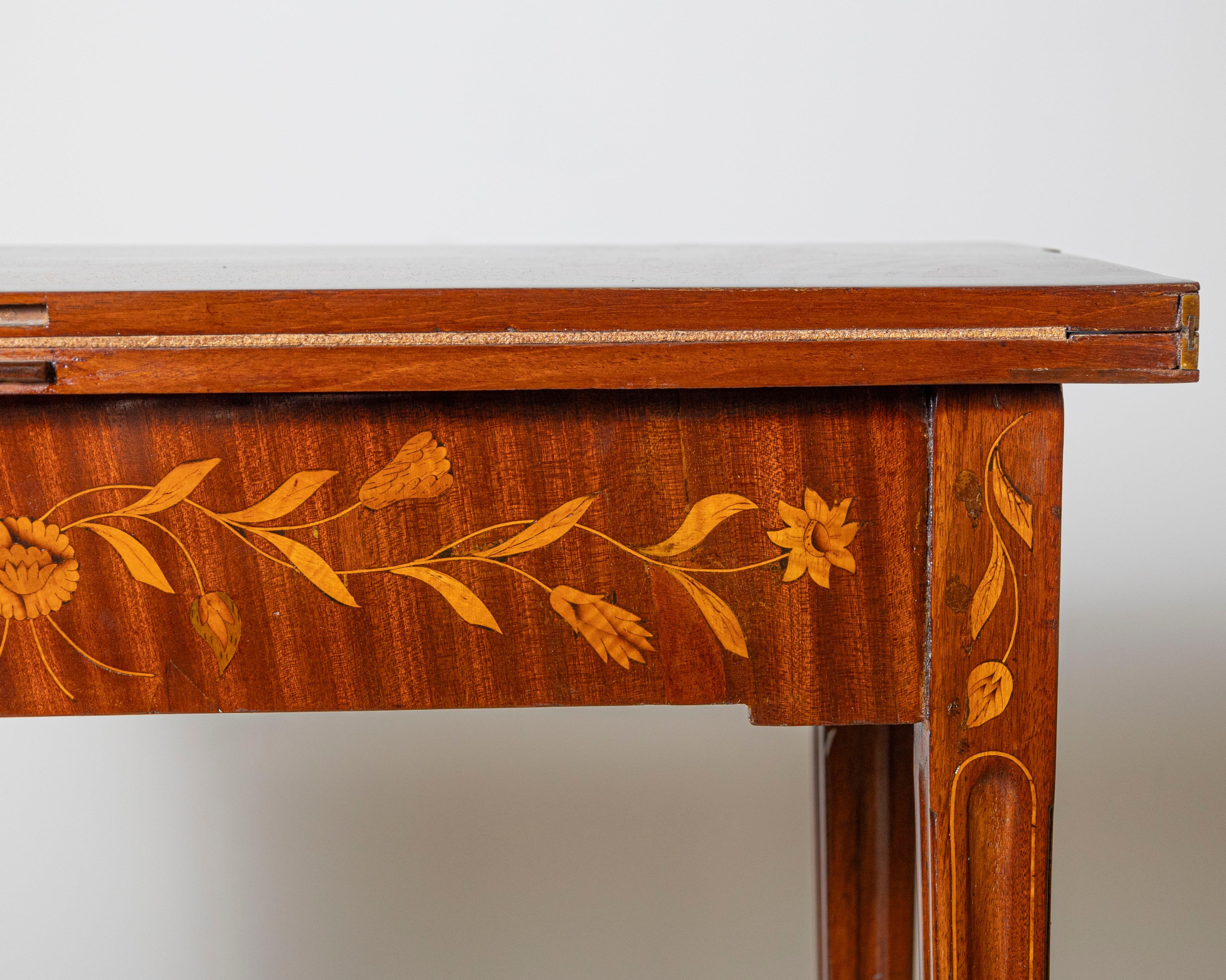 Table de jeu hollandaise en marqueterie avec intérieur en cuir, fin du XVIIIe siècle en vente 8
