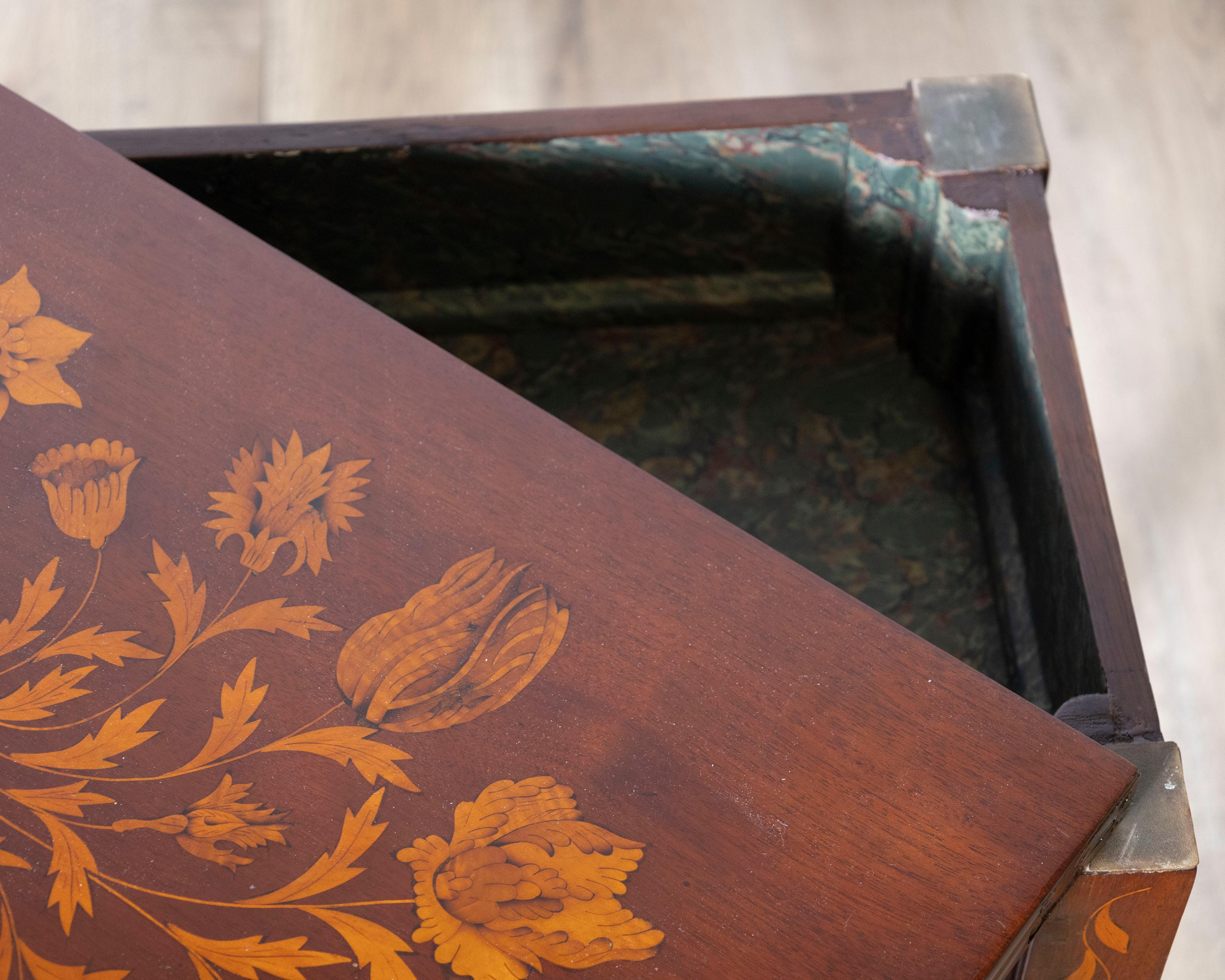 Table de jeu hollandaise en marqueterie avec intérieur en cuir, fin du XVIIIe siècle Bon état - En vente à Atlanta, GA