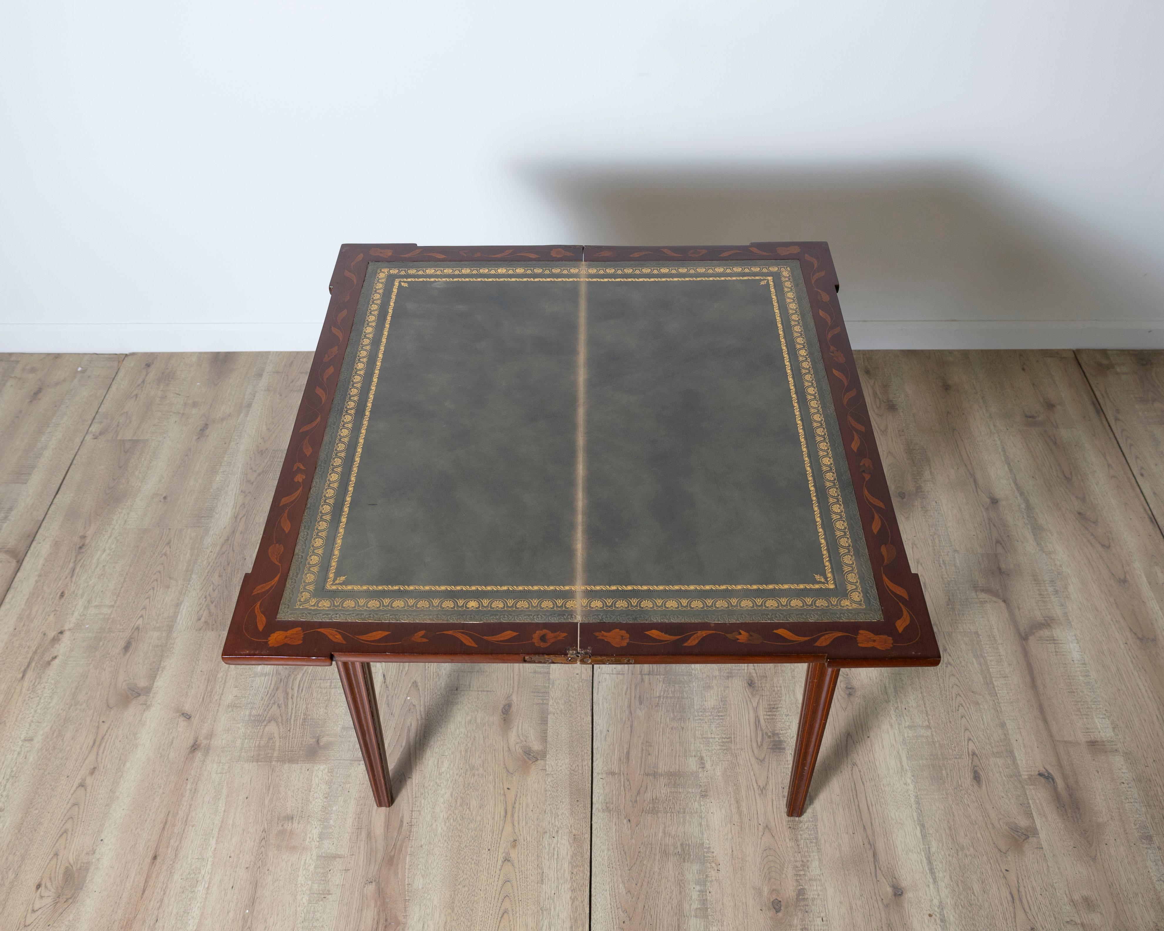 Acajou Table de jeu hollandaise en marqueterie avec intérieur en cuir, fin du XVIIIe siècle en vente