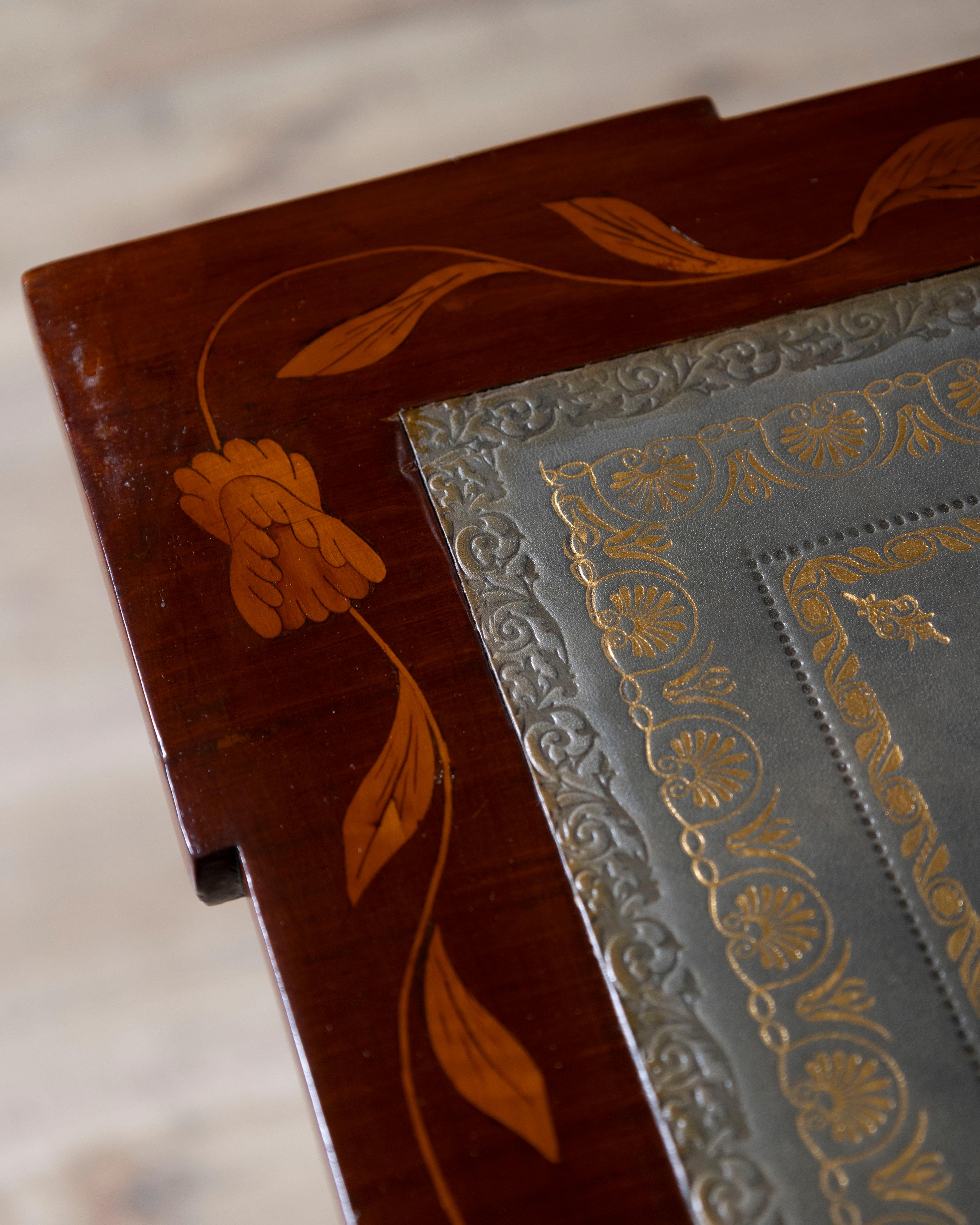 Table de jeu hollandaise en marqueterie avec intérieur en cuir, fin du XVIIIe siècle en vente 1