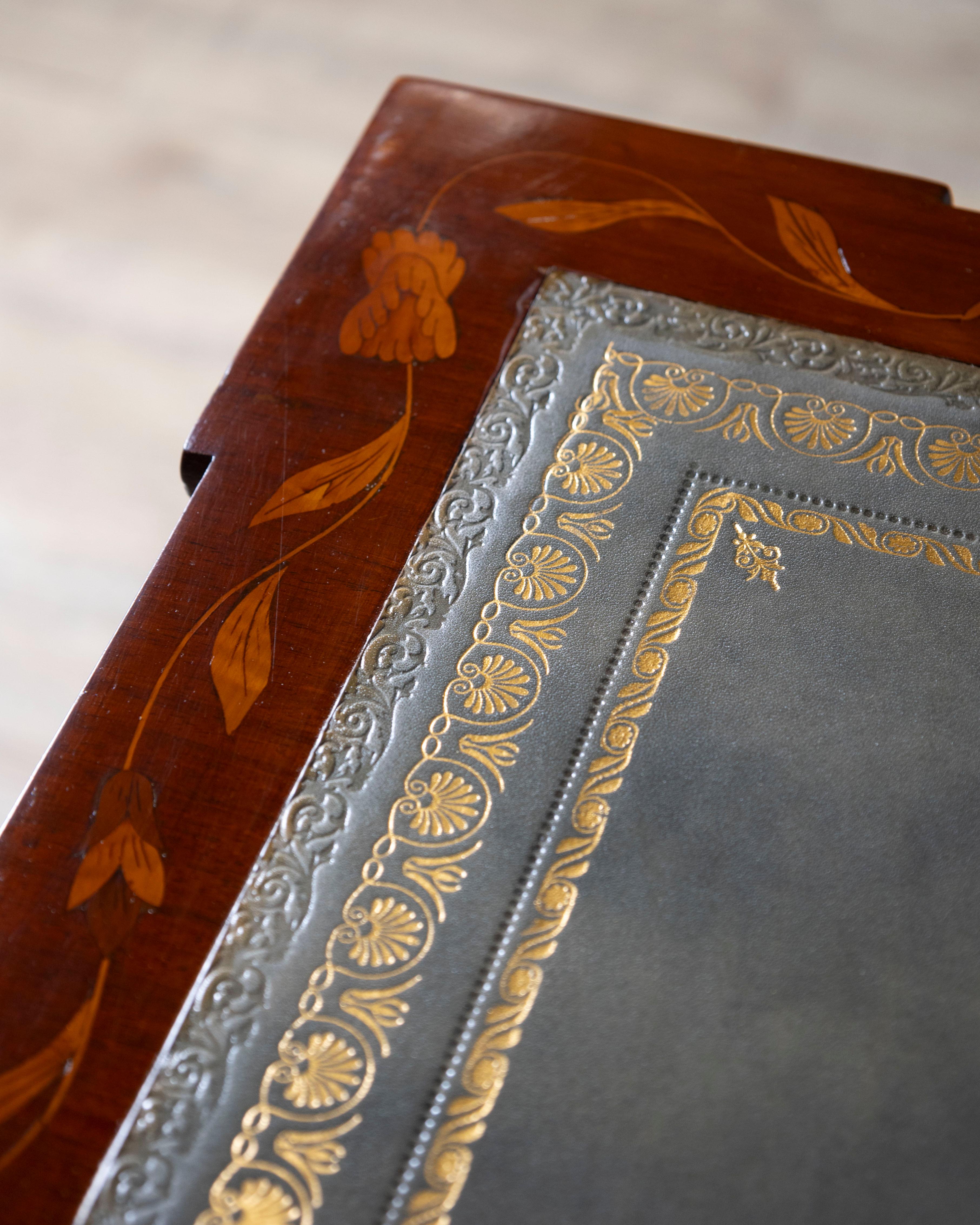 Table de jeu hollandaise en marqueterie avec intérieur en cuir, fin du XVIIIe siècle en vente 2