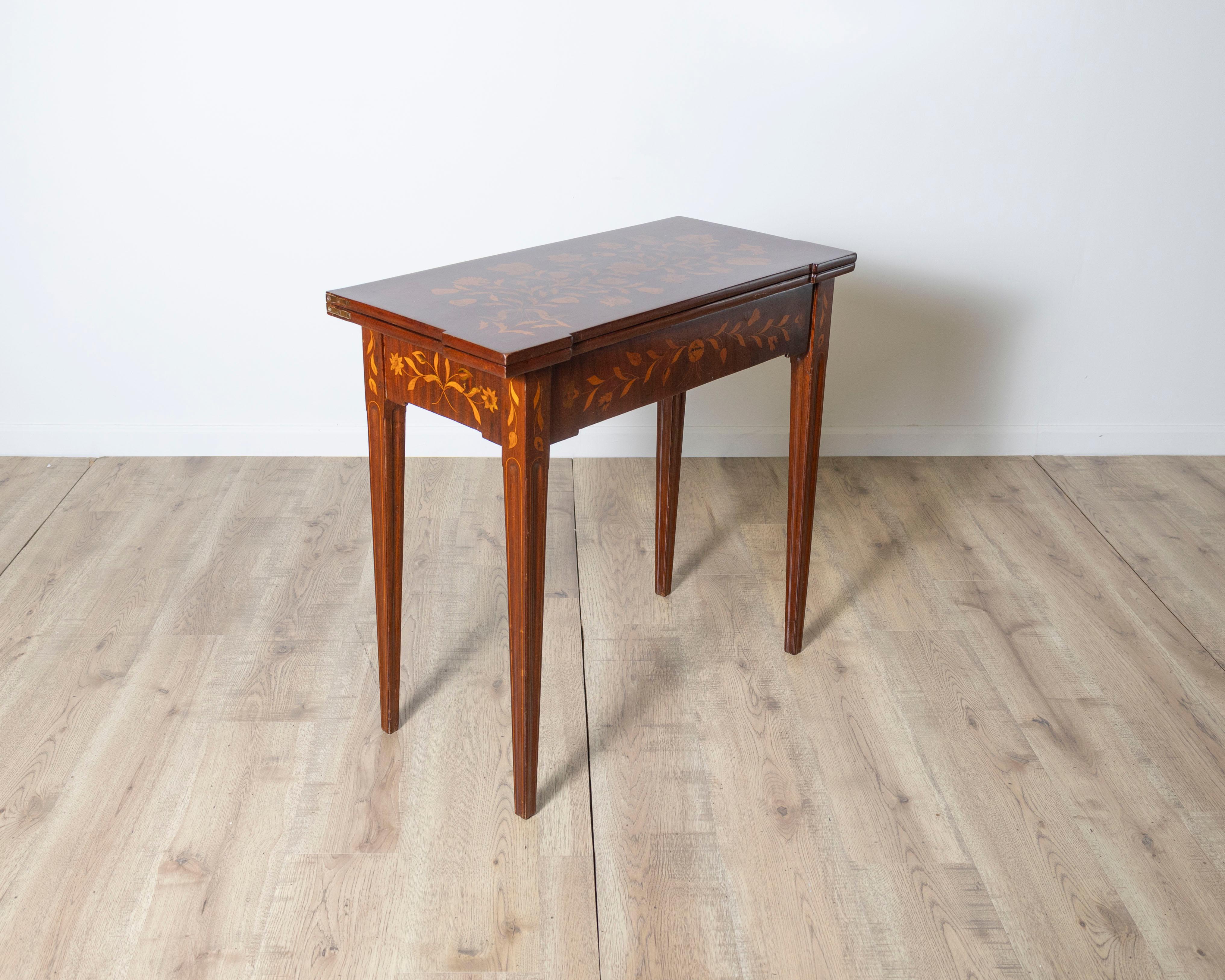 Table de jeu hollandaise en marqueterie avec intérieur en cuir, fin du XVIIIe siècle en vente 3