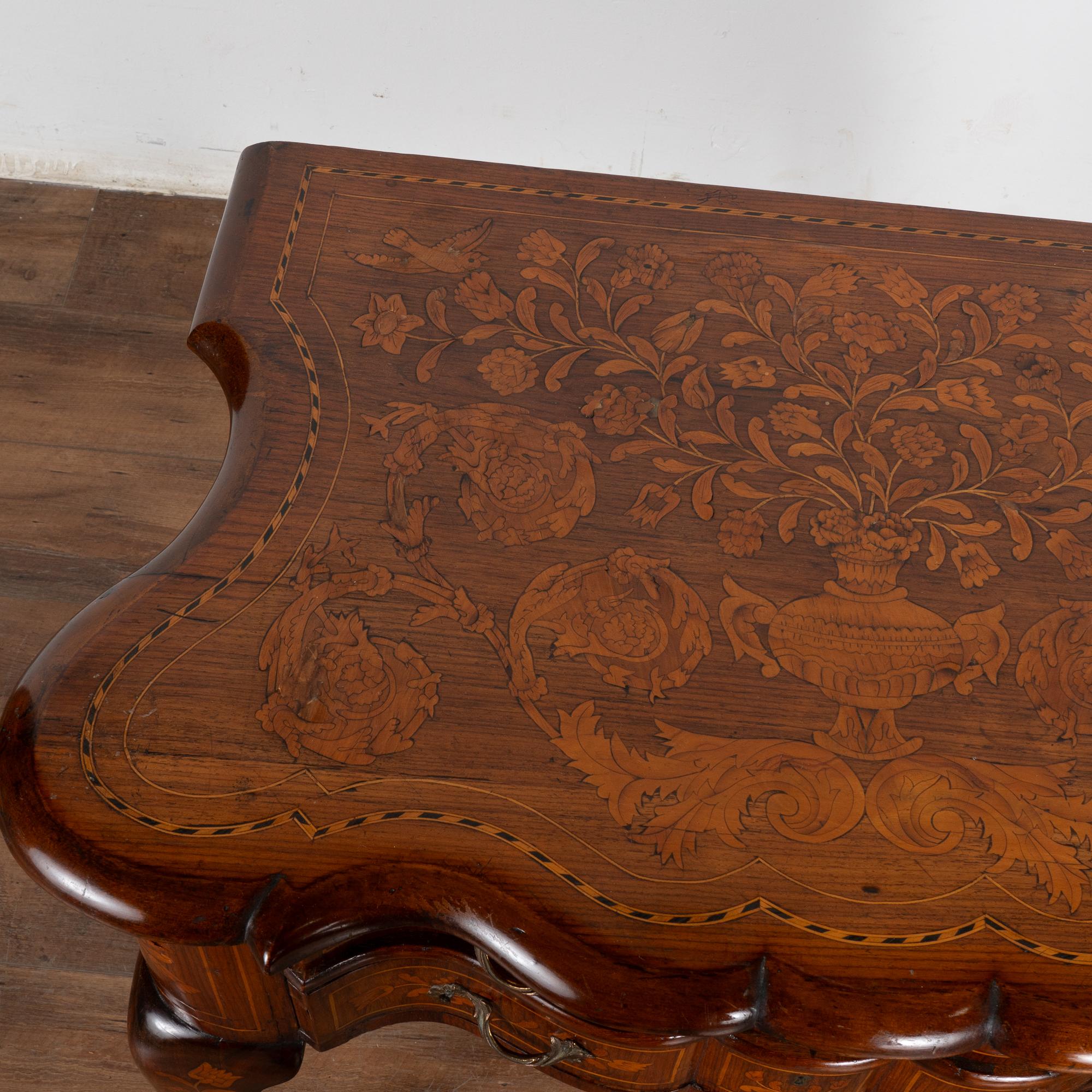 Table d'appoint hollandaise en marqueterie sur pieds CIRCA, Hollande vers 1770-1800 État moyen - En vente à Round Top, TX