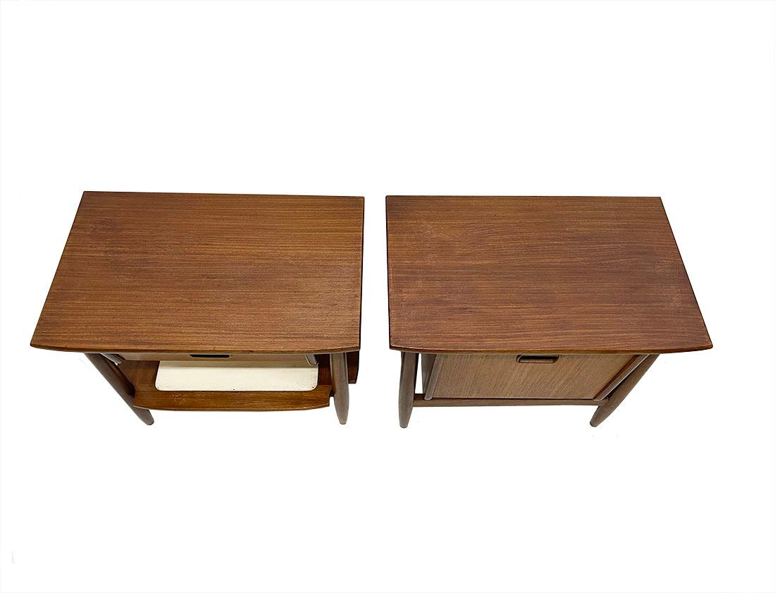 Dutch Mid-20th Century Small Bedside Tables For Sale 1