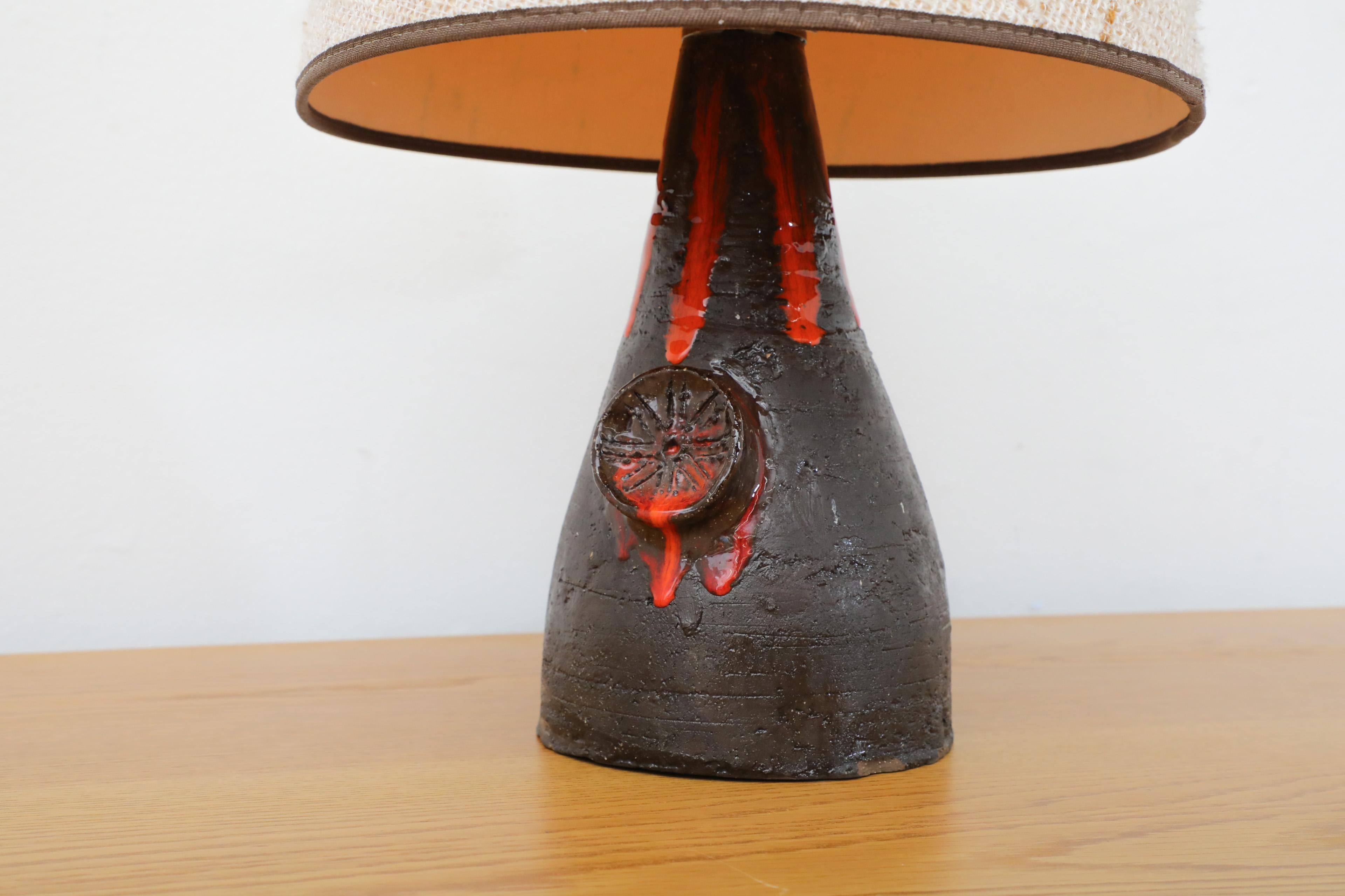 Dutch Mid-Century Black Ceramic Volcanic Table Lamp w/ Red Dripping Effect Glaze For Sale 1