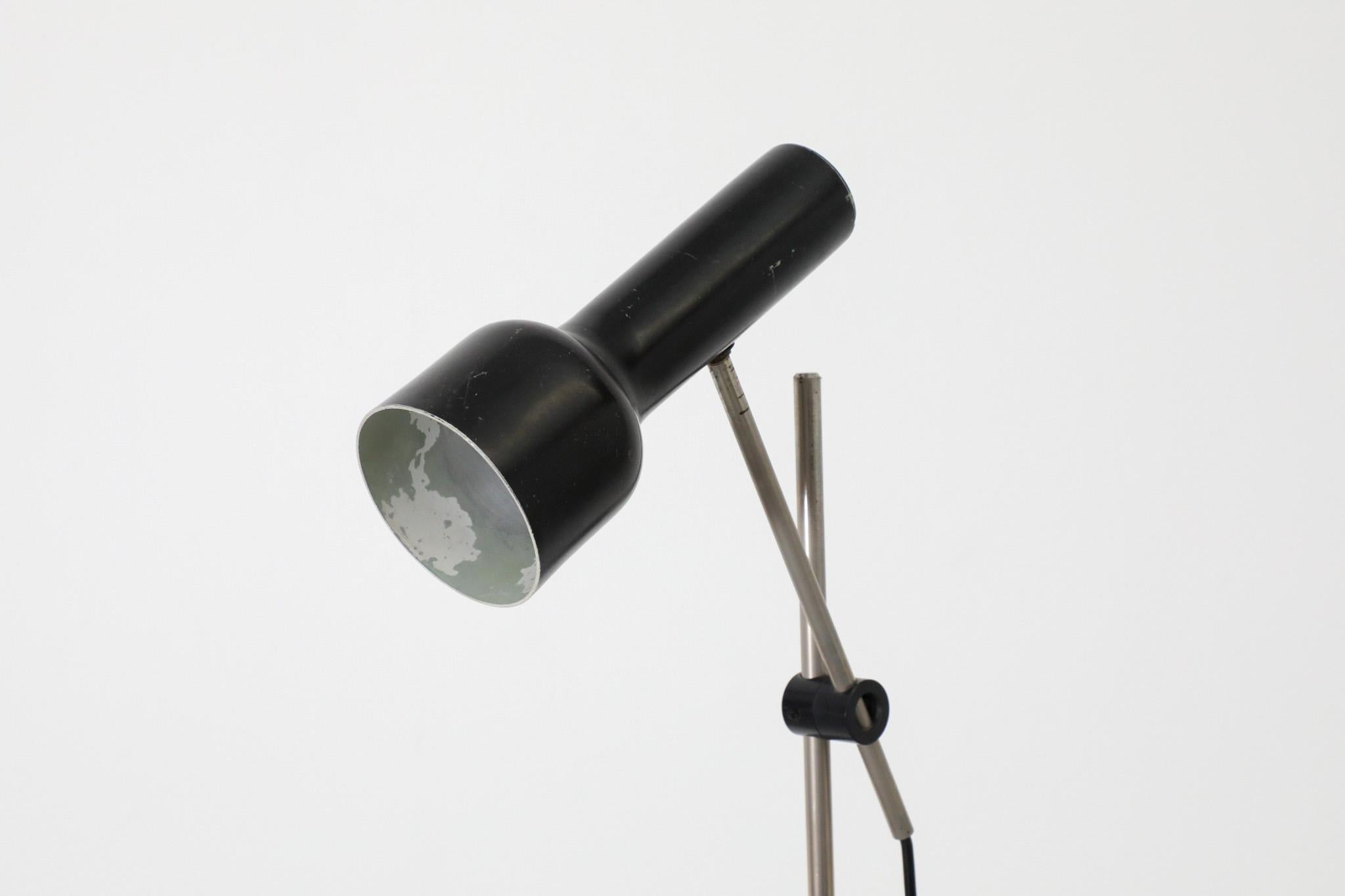 Lampadaire hollandais du milieu du siècle de style Hala émaillé noir avec Stem chromé en vente 4
