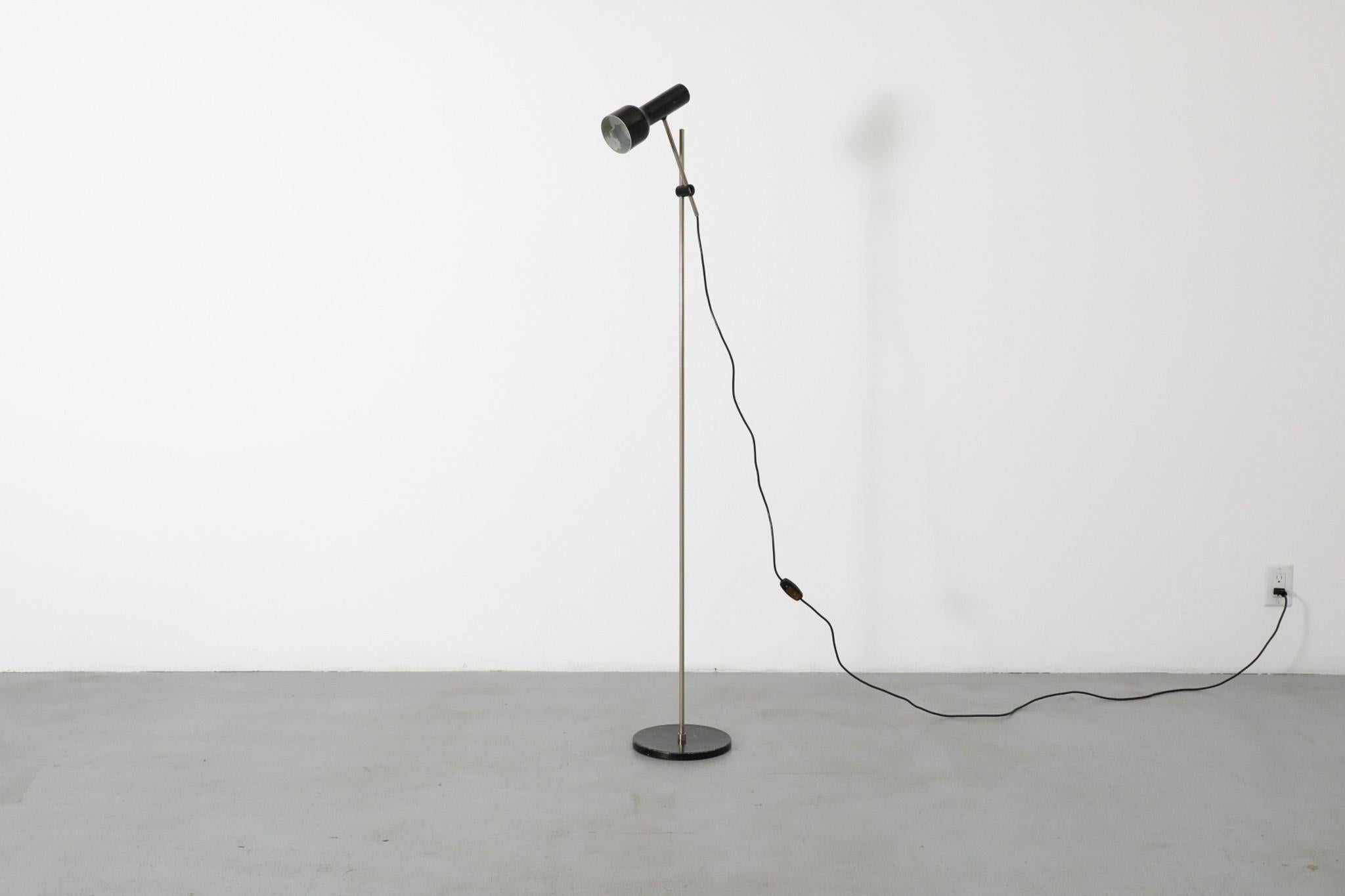 Lampadaire hollandais du milieu du siècle de style Hala émaillé noir avec Stem chromé en vente 1