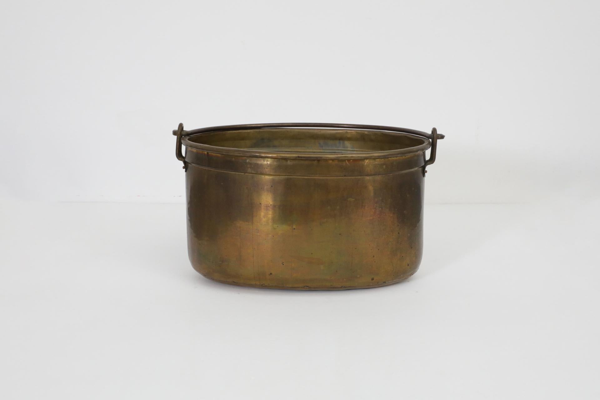 Mid-Century Modern Dutch Mid-Century Brass Fireside Bucket with Decorative Handle