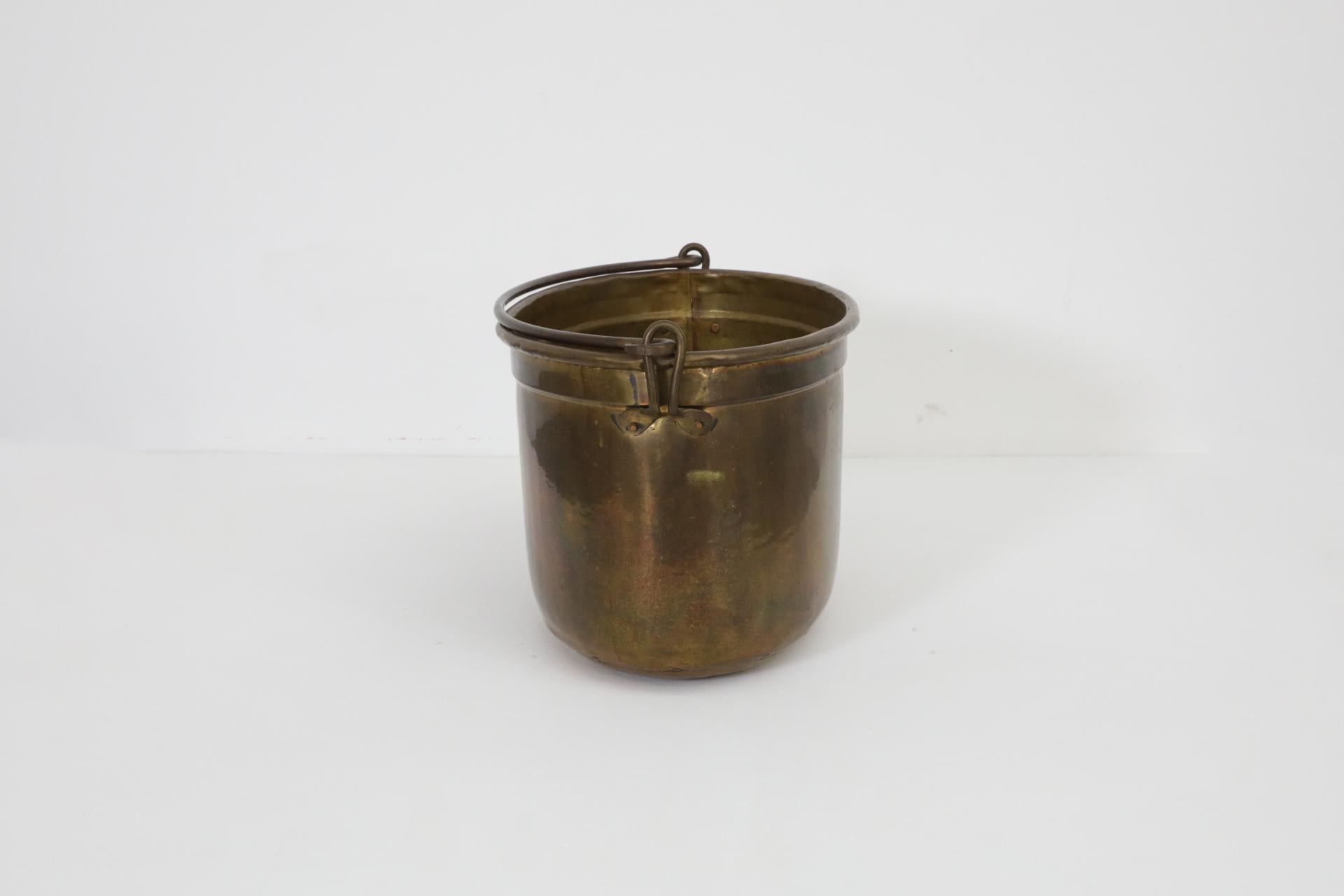 20th Century Dutch Mid-Century Brass Fireside Bucket with Decorative Handle