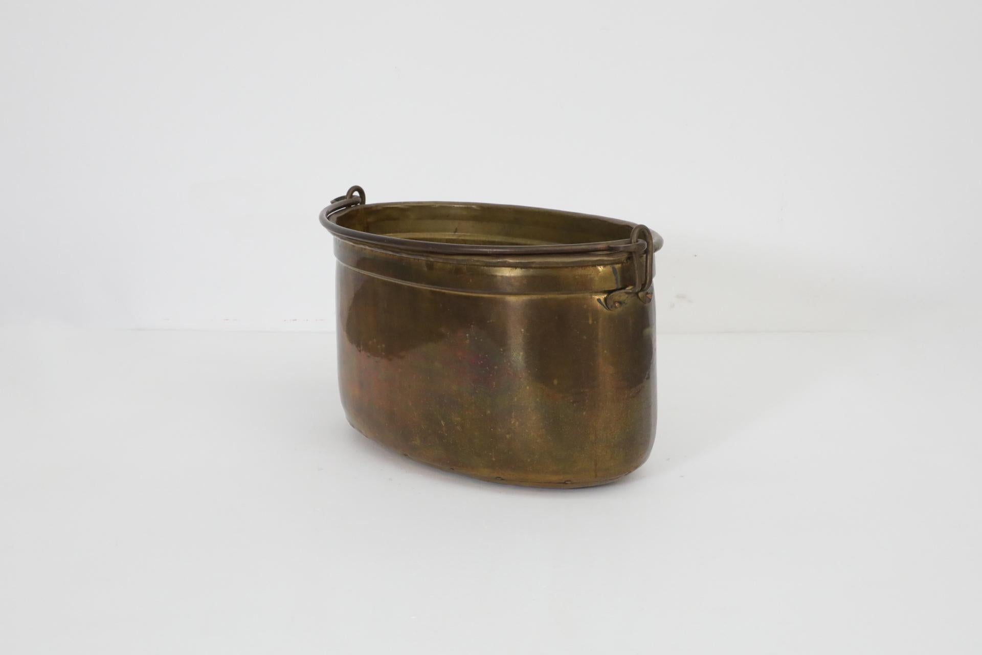 Dutch Mid-Century Brass Fireside Bucket with Decorative Handle 1
