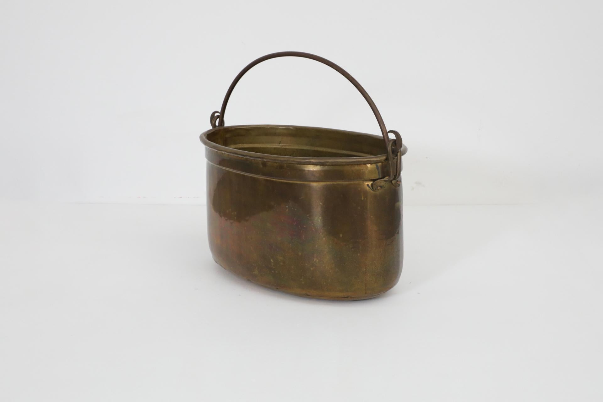 Dutch Mid-Century Brass Fireside Bucket with Decorative Handle 2