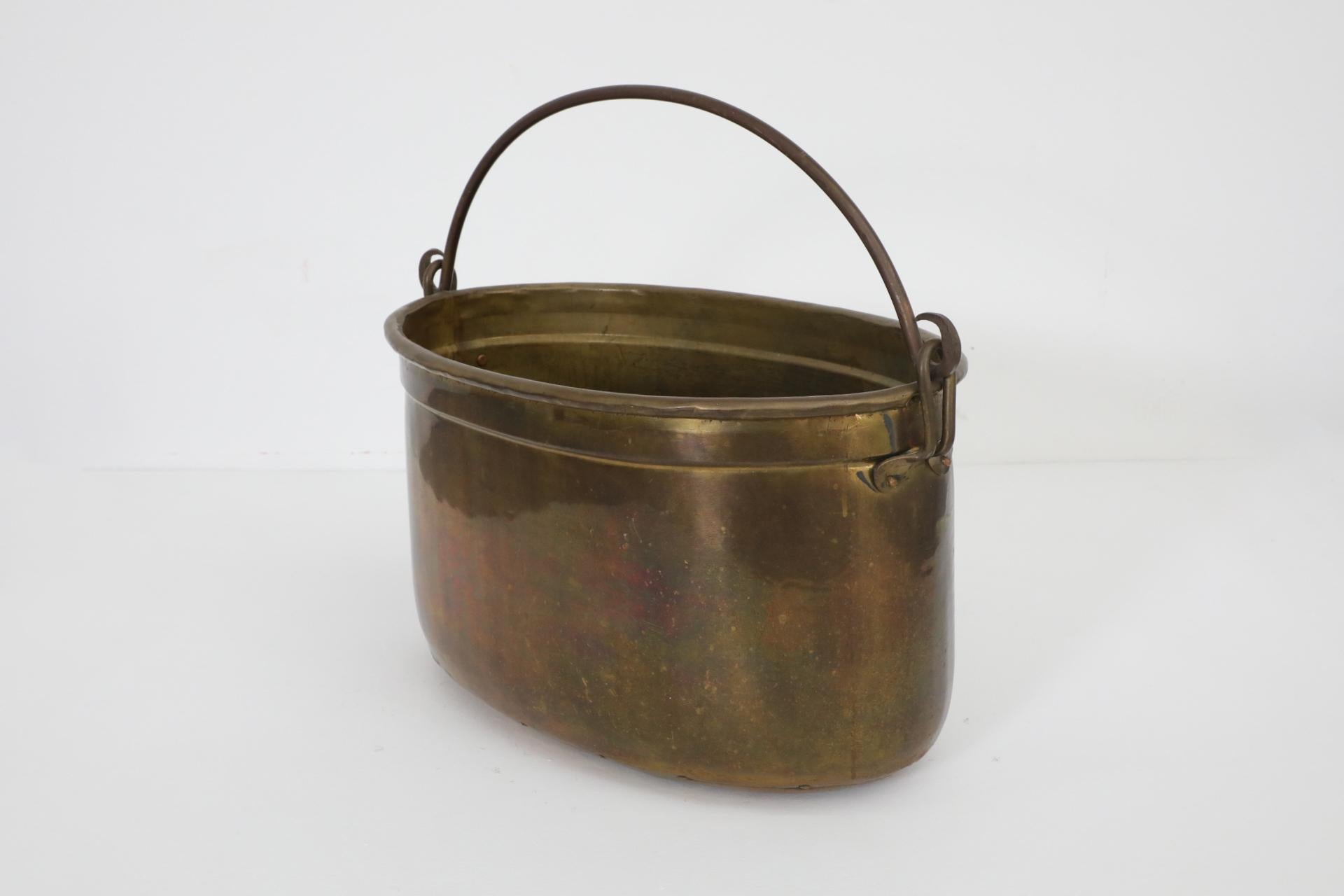 Dutch Mid-Century Brass Fireside Bucket with Decorative Handle 3