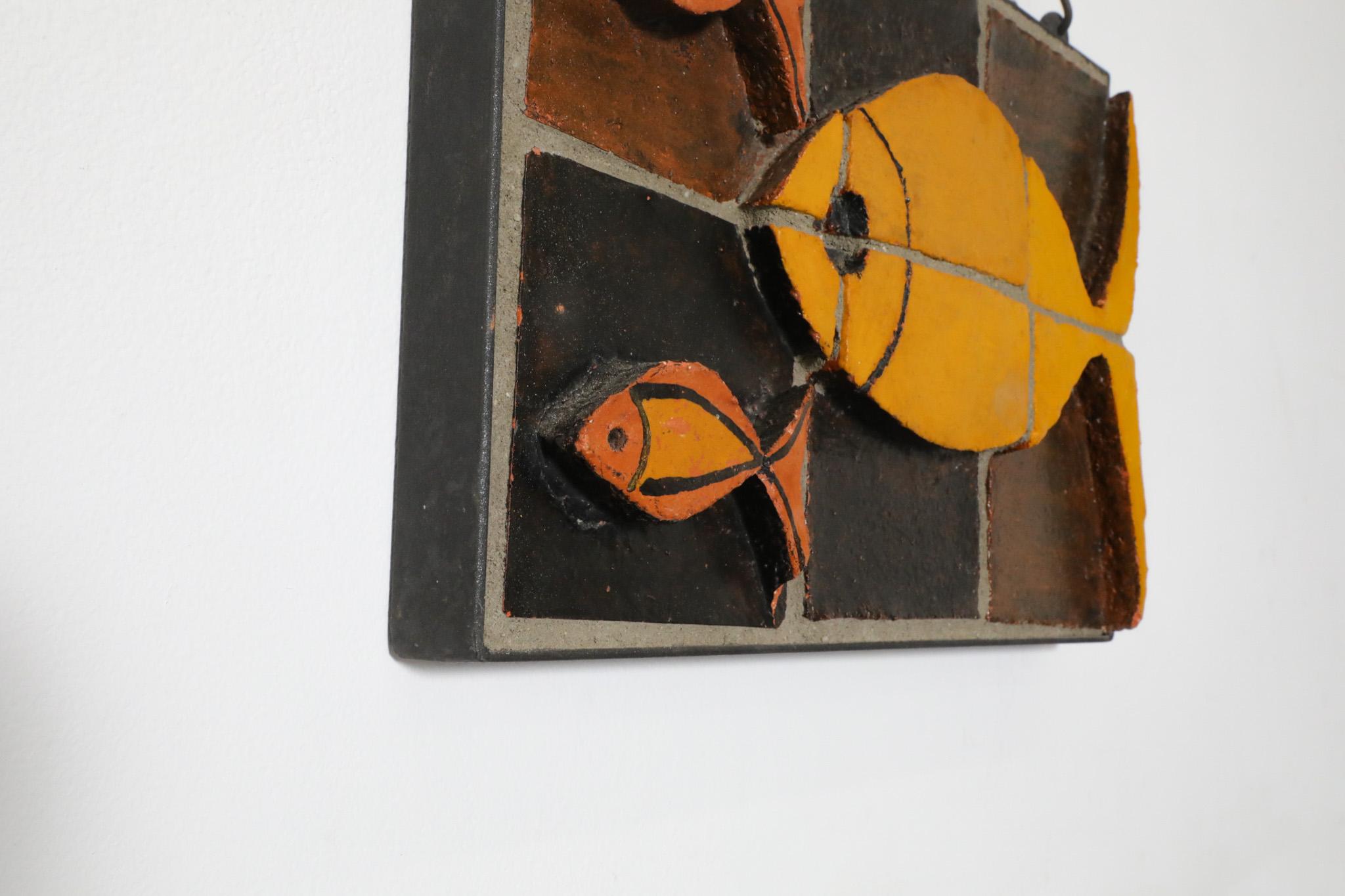 Placa mural de cerámica, hierro y hormigón de mediados de siglo con relieve de pez Mosaico en venta