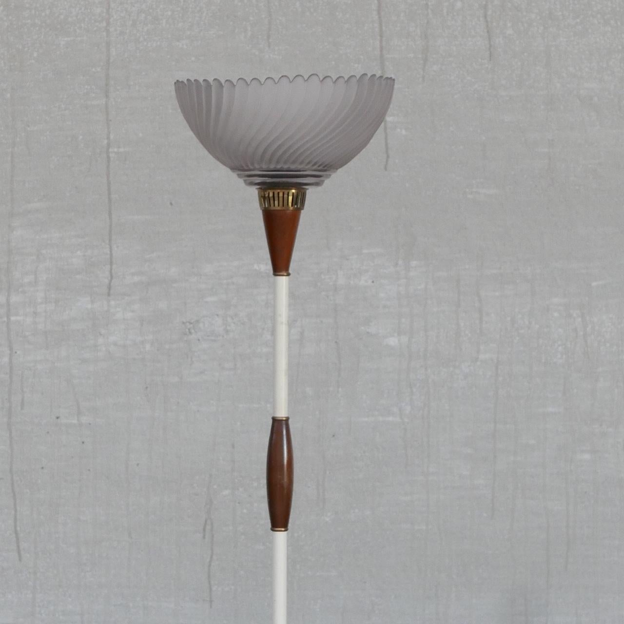 Lampada da terra olandese di metà secolo con paralume in vetro in vendita 3