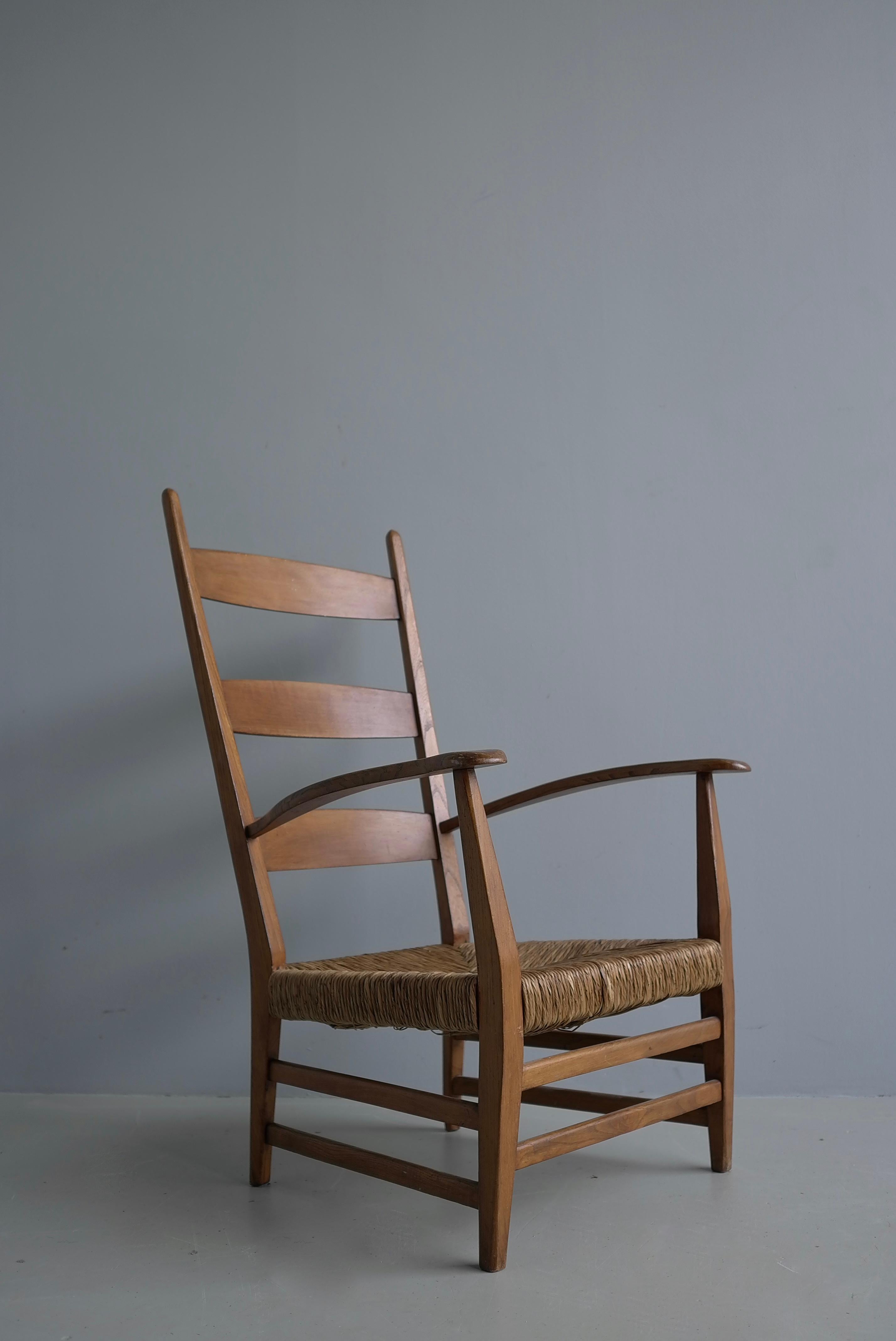 Mid-Century moderno Dutch Mid-Century Modern Organic Armchair with Rush seat 1950's in vendita