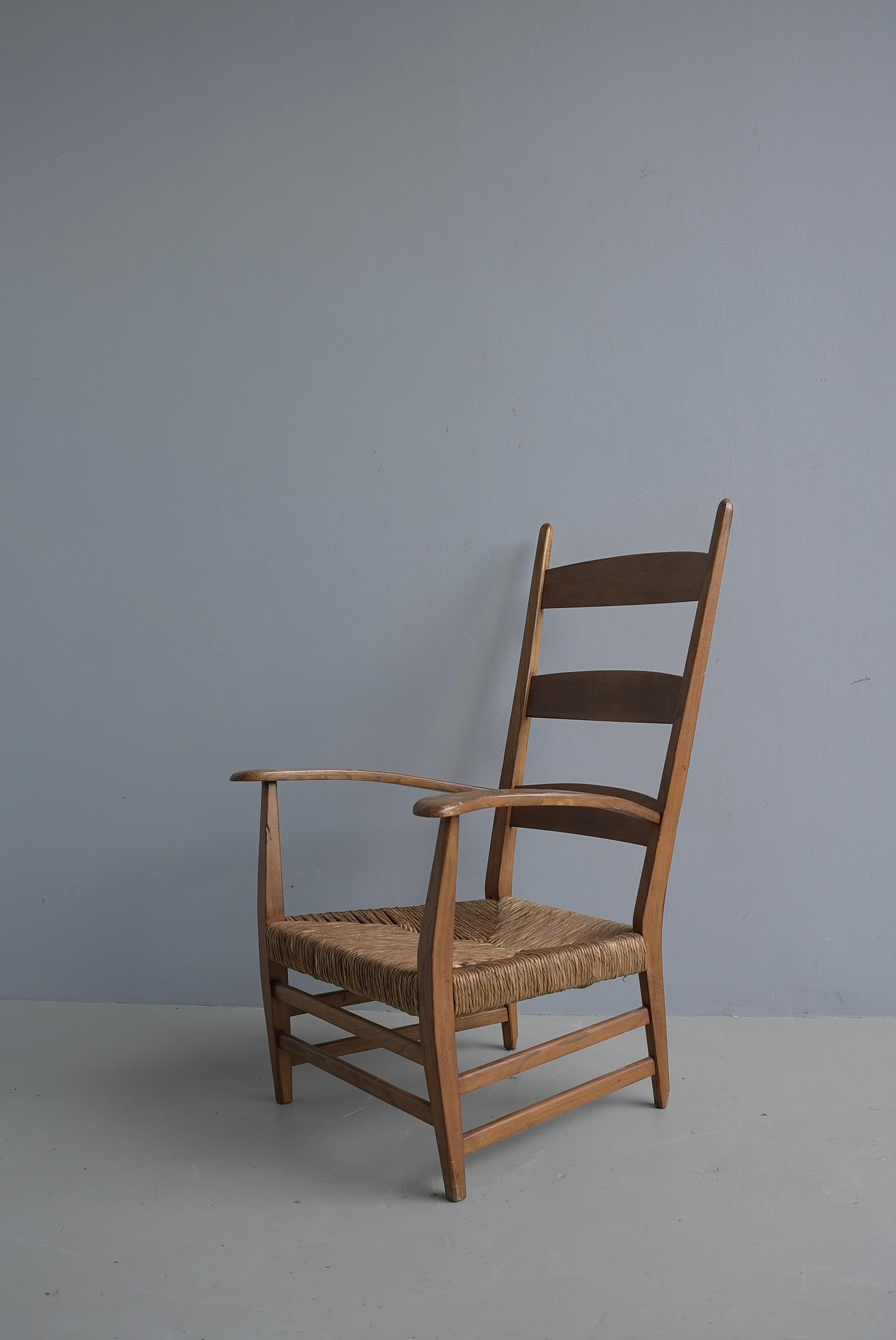 Tessuto a mano Dutch Mid-Century Modern Organic Armchair with Rush seat 1950's in vendita