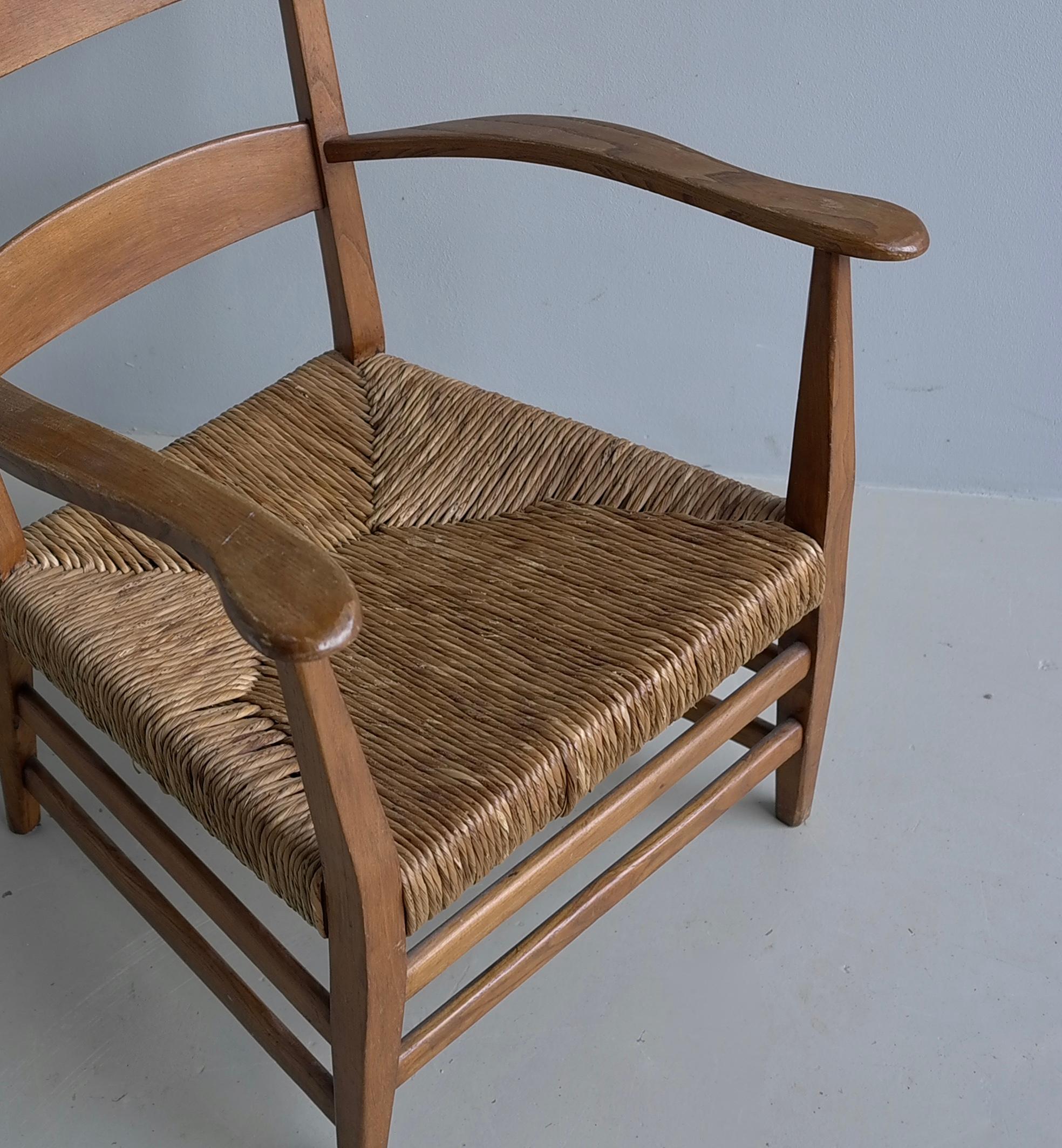 Dutch Mid-Century Modern Organic Armchair with Rush seat 1950's In condizioni buone in vendita a Den Haag, NL