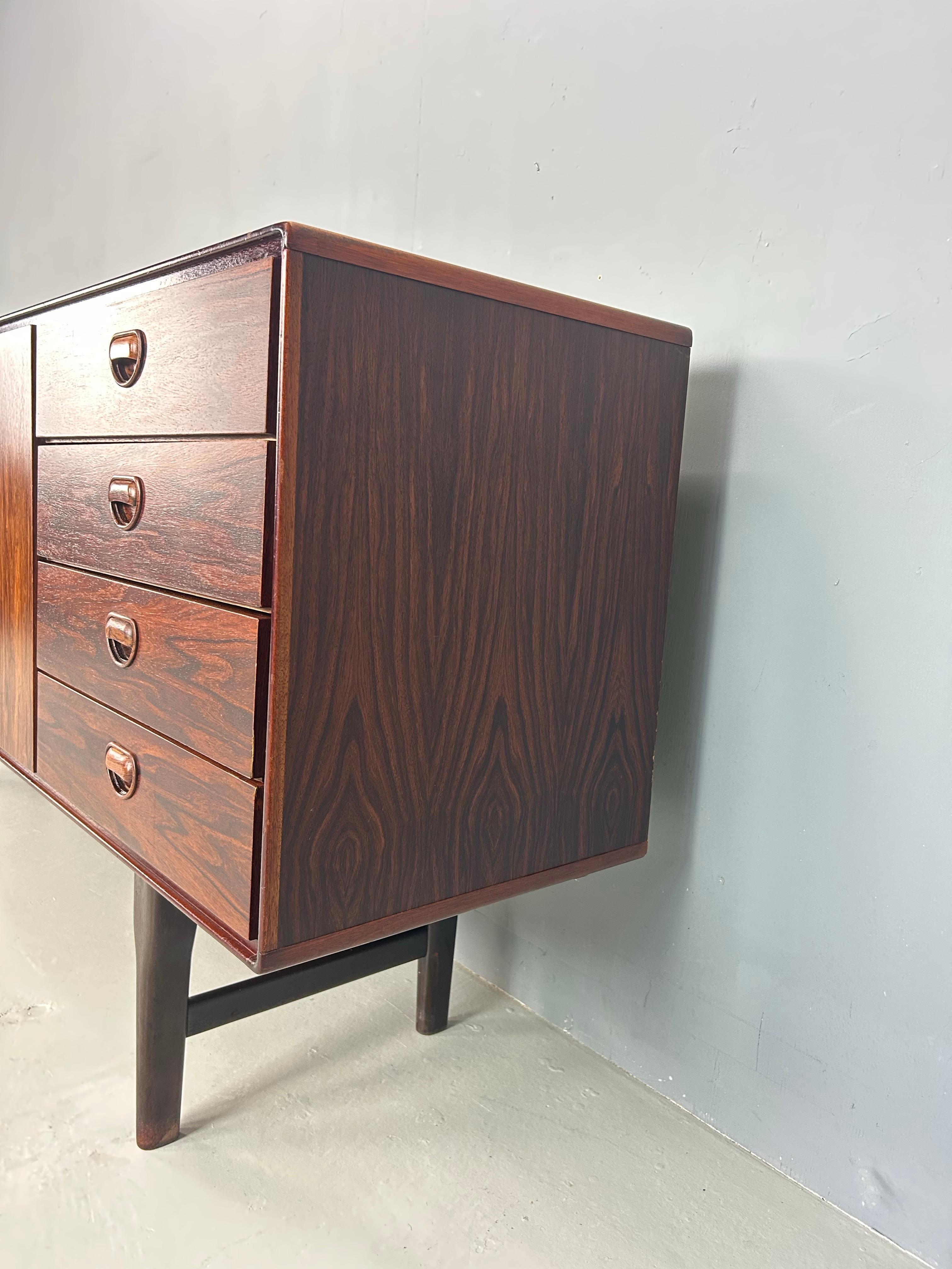 Aparador holandés moderno de mediados de siglo by Fristho en venta 4
