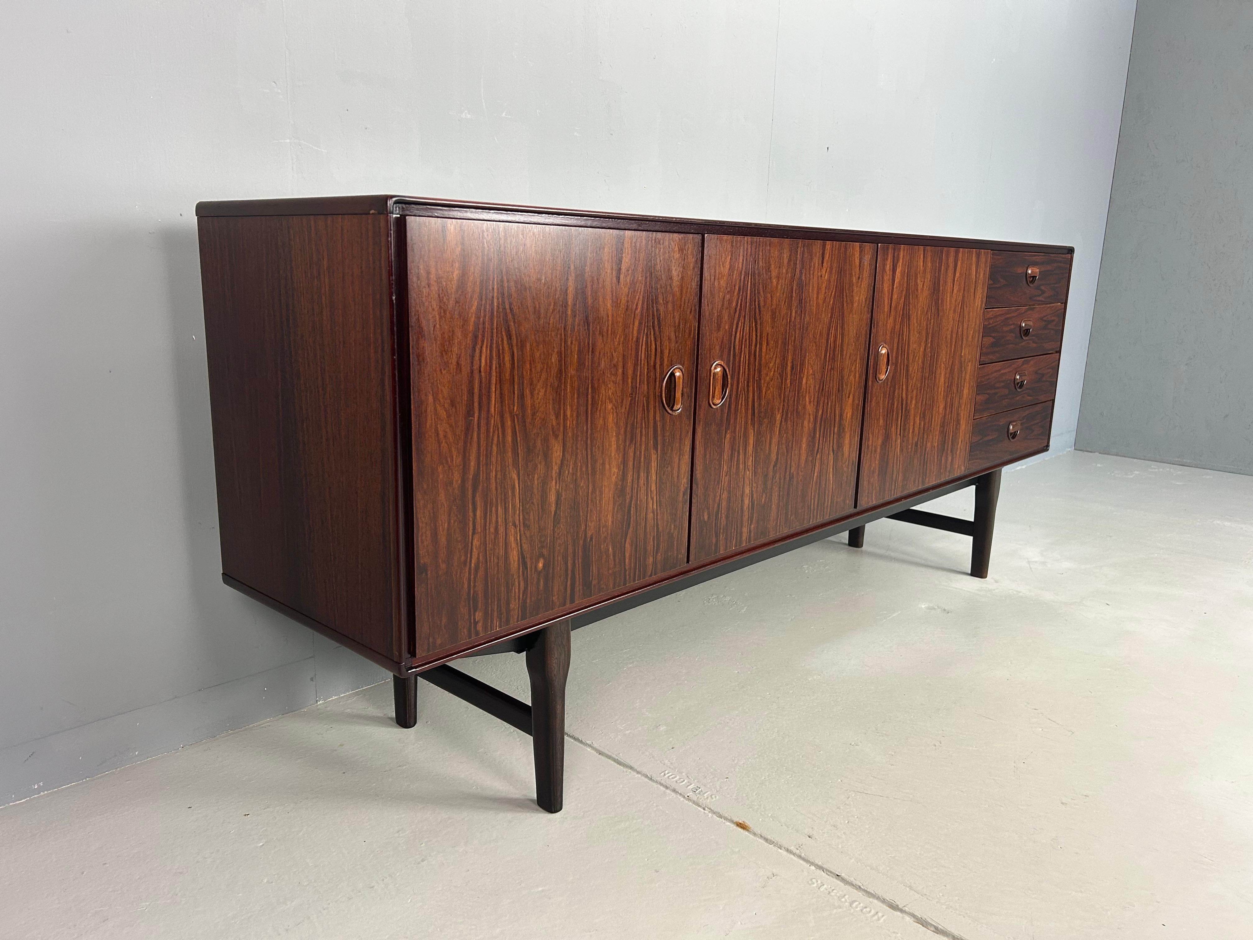 Aparador holandés moderno de mediados de siglo by Fristho en Bueno estado para la venta en The Hague, NL