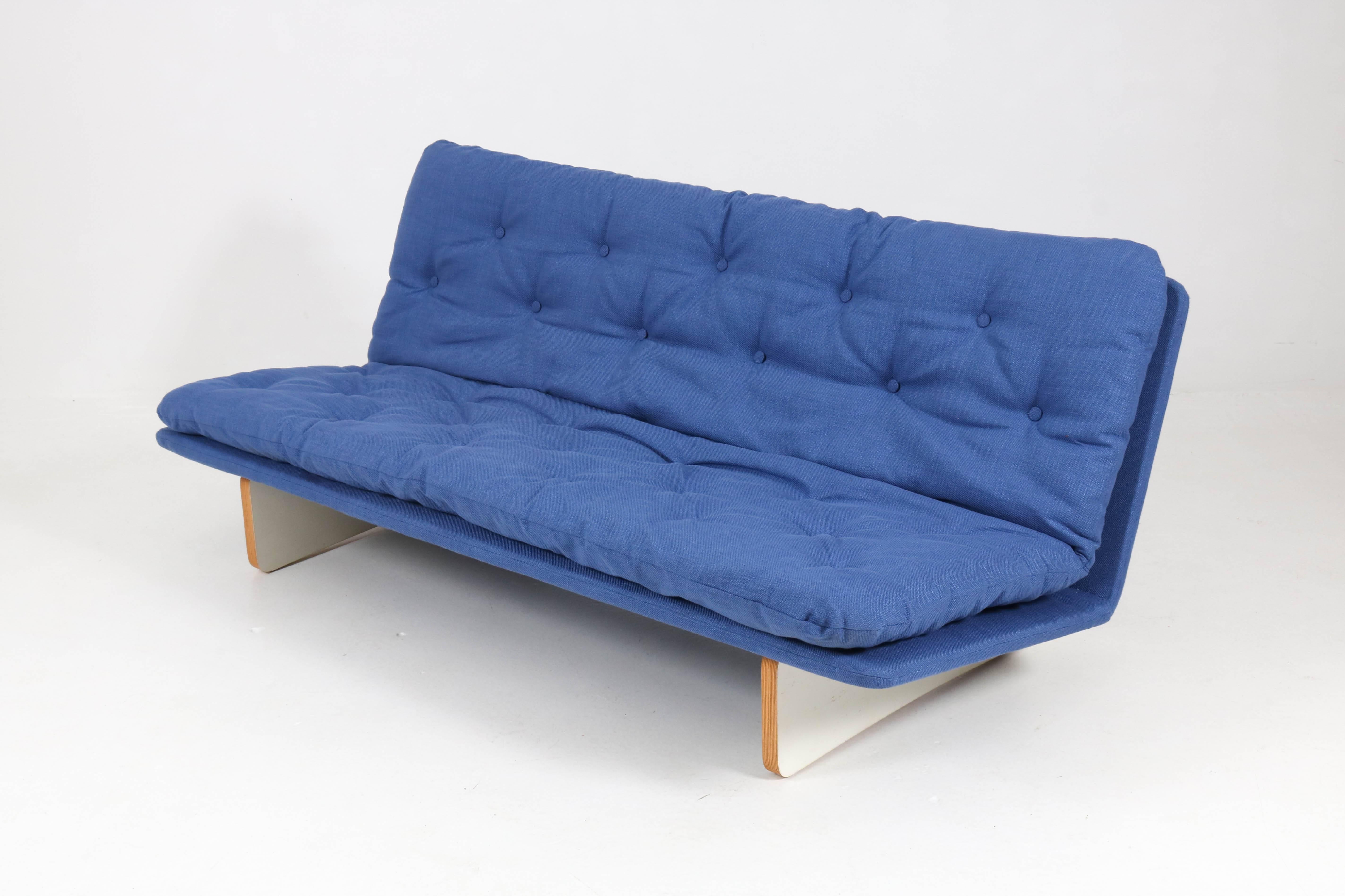Dutch Mid-Century Modern Sofa 671 by Kho Liang Le for Artifort, 1960s In Good Condition In Amsterdam, NL